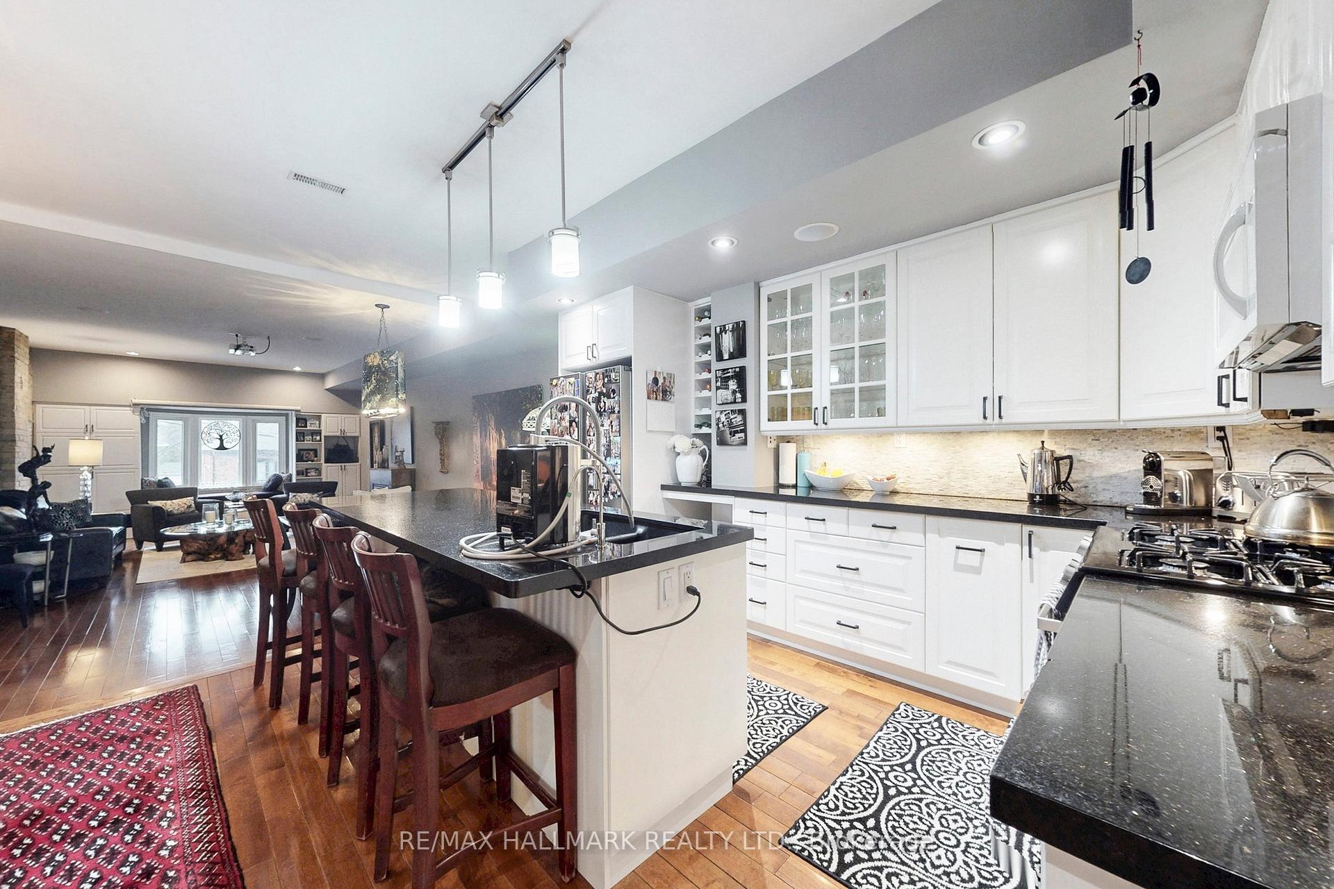 Photo 17 of 2184 Queen Street E, Toronto, The Beaches — HOMEH