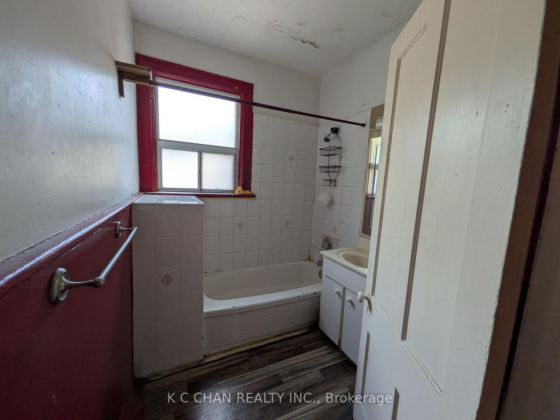Photo 23 of 748 Broadview Avenue, Toronto, North Riverdale — HOMEH