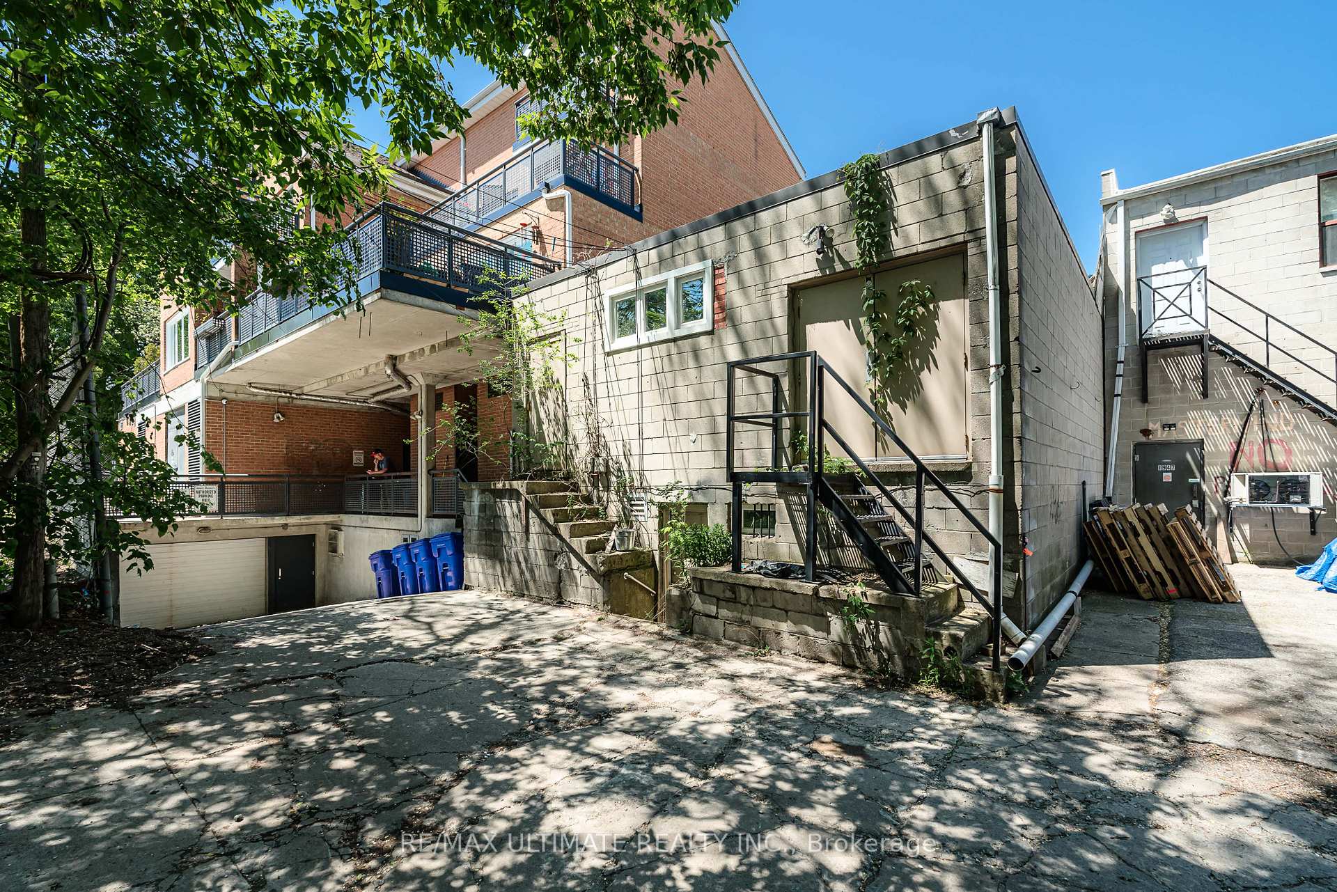 Photo 37 of 1945 Queen Street E, Toronto, The Beaches — HOMEH