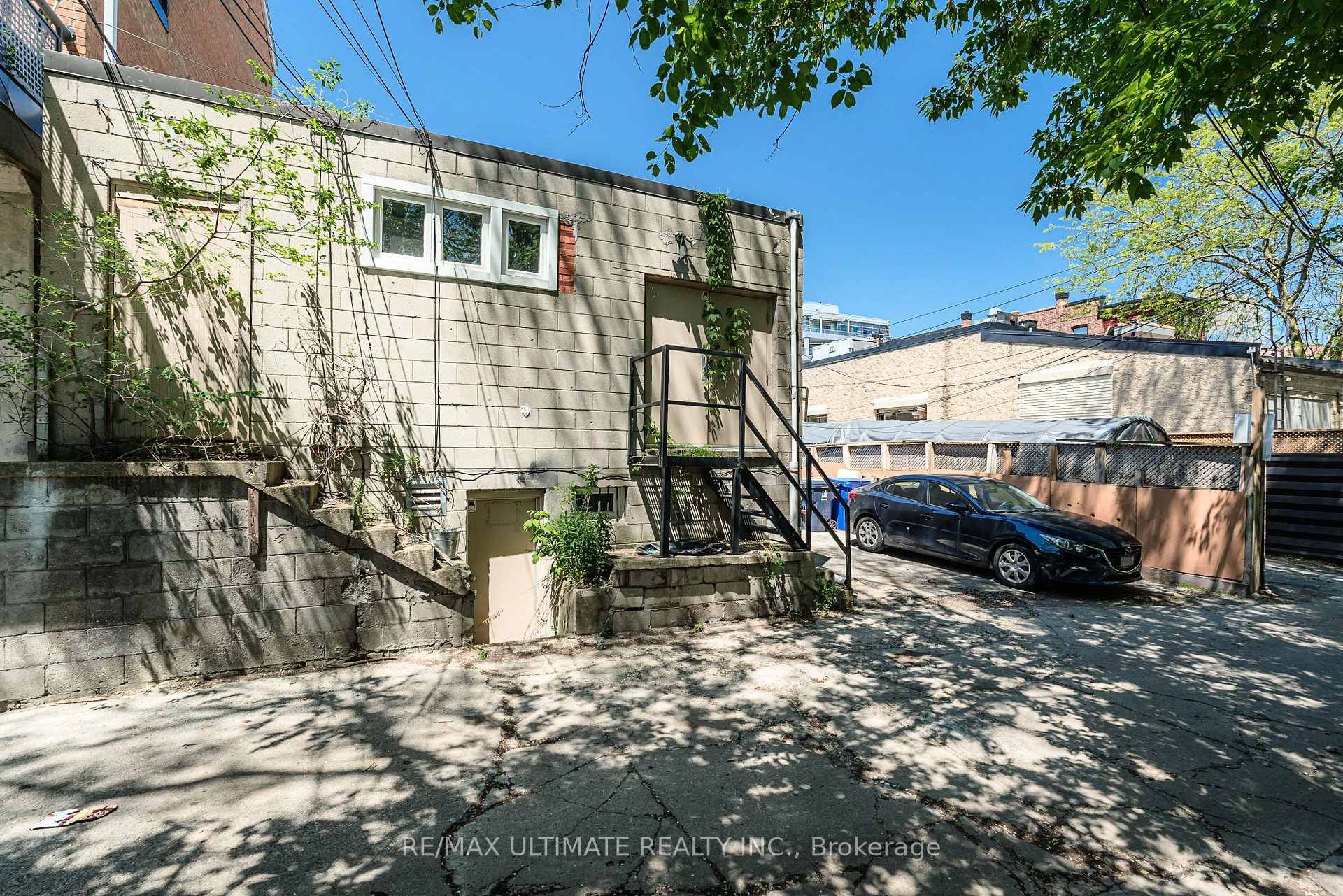 Photo 38 of 1945 Queen Street E, Toronto, The Beaches — HOMEH