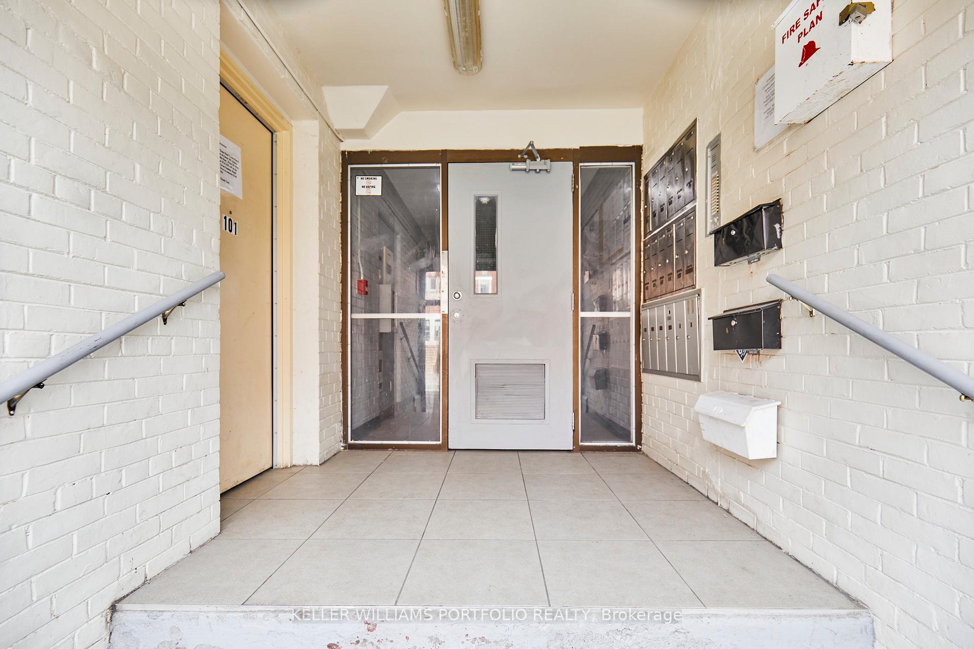Photo 4 of 1395 Gerrard Street E, Toronto, Greenwood-Coxwell — HOMEH