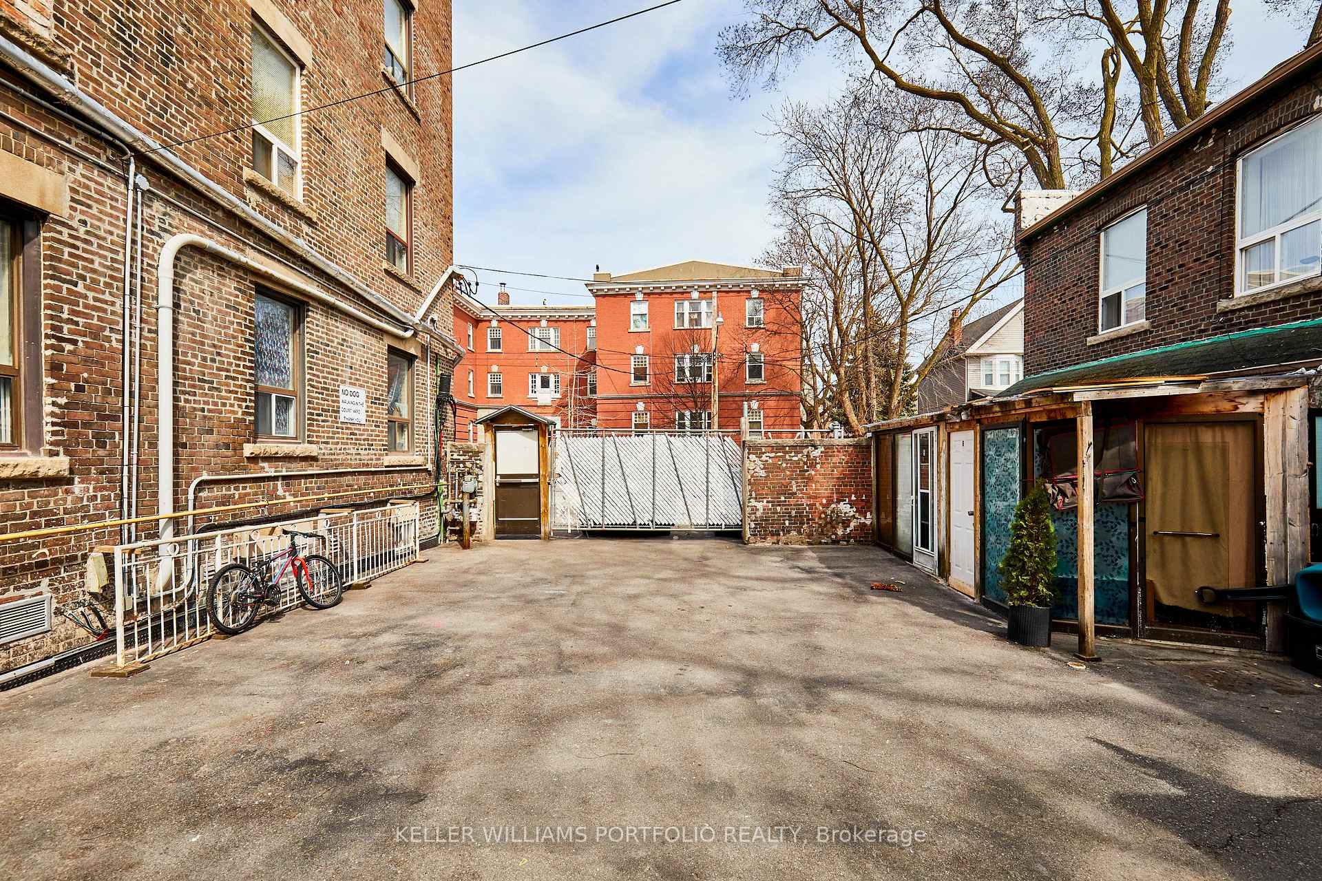Photo 33 of 1395 Gerrard Street E, Toronto, Greenwood-Coxwell — HOMEH