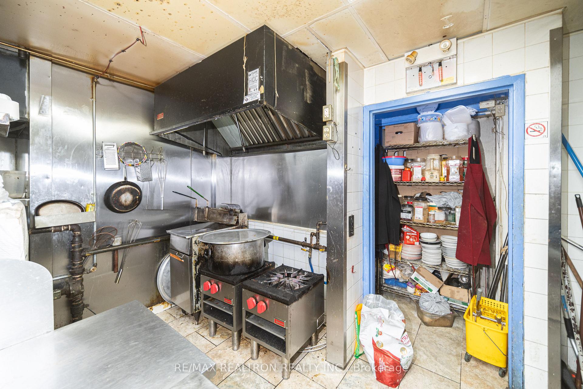 Photo 9 of 3541 St Clair Avenue E, Scarborough, Clairlea-Birchmount — HOMEH