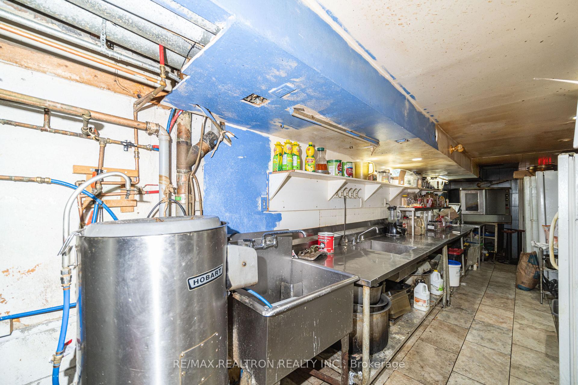 Photo 10 of 3541 St Clair Avenue E, Scarborough, Clairlea-Birchmount — HOMEH