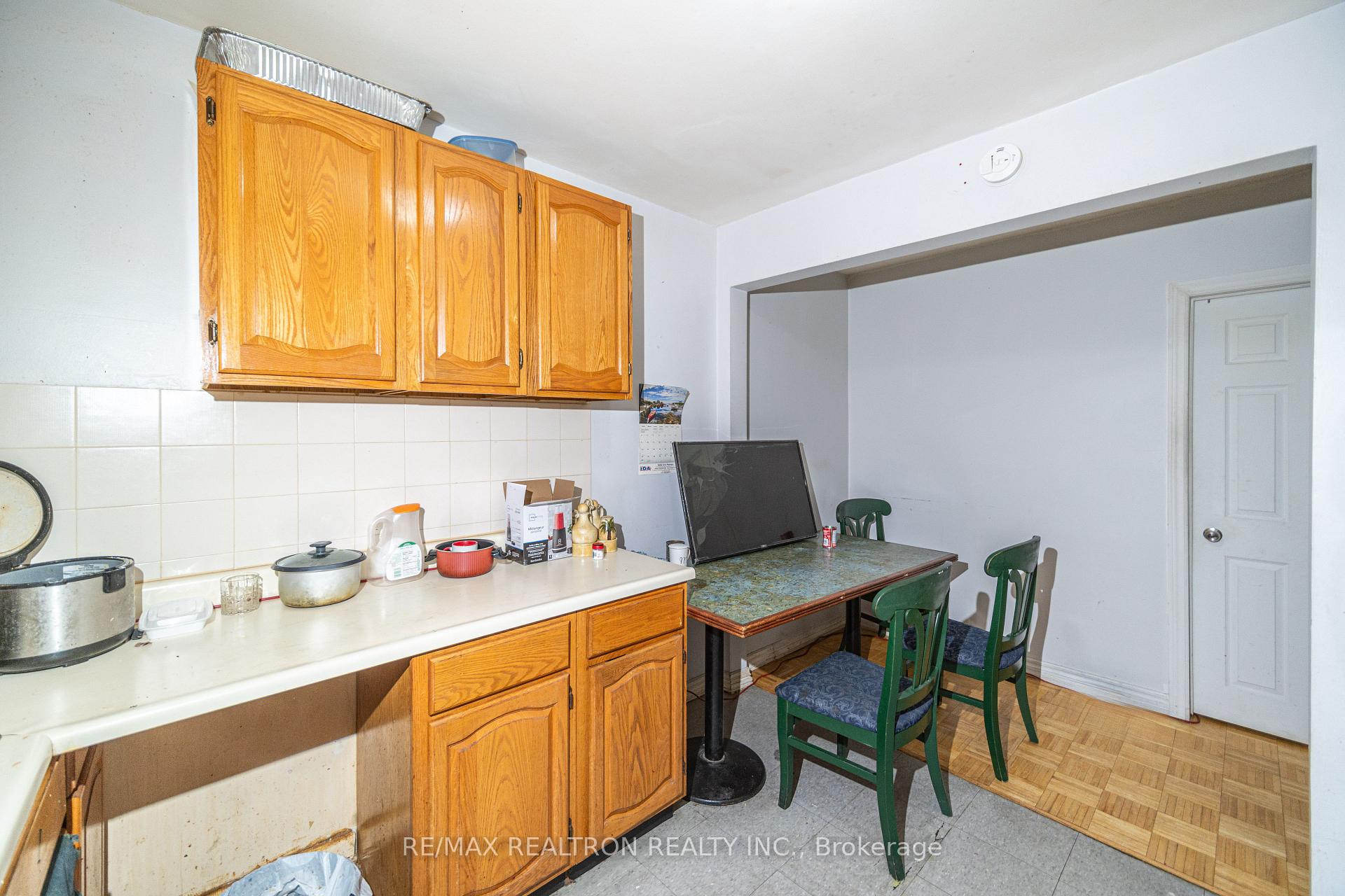 Photo 11 of 3541 St Clair Avenue E, Scarborough, Clairlea-Birchmount — HOMEH