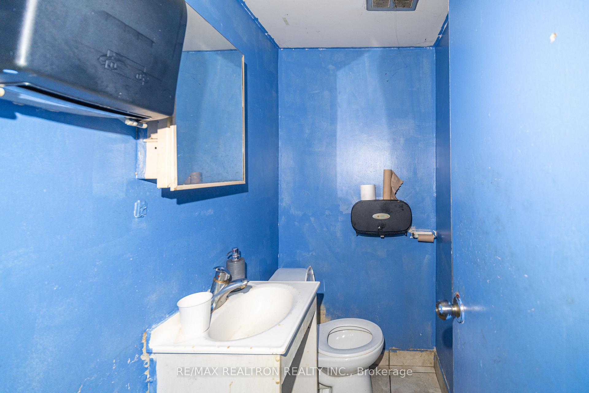 Photo 14 of 3541 St Clair Avenue E, Scarborough, Clairlea-Birchmount — HOMEH