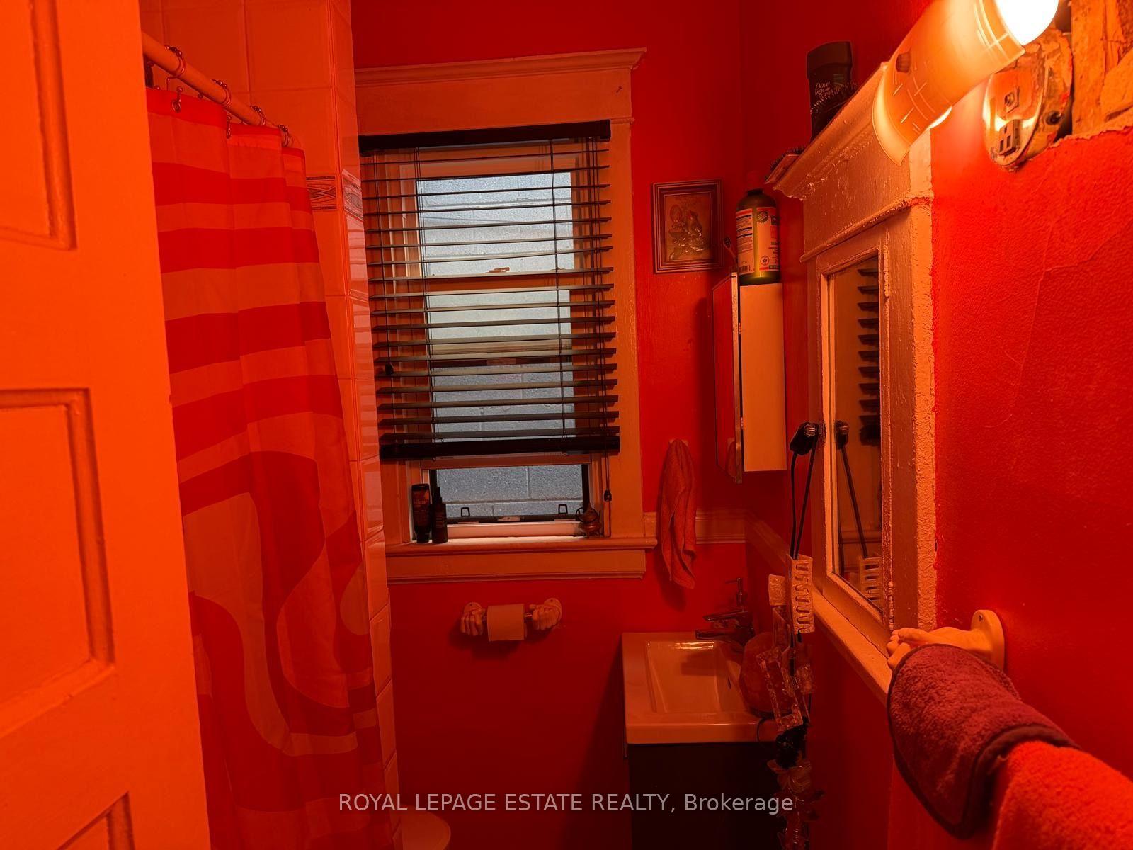Photo 21 of 1562 Queen Street E, Toronto, Greenwood-Coxwell — HOMEH