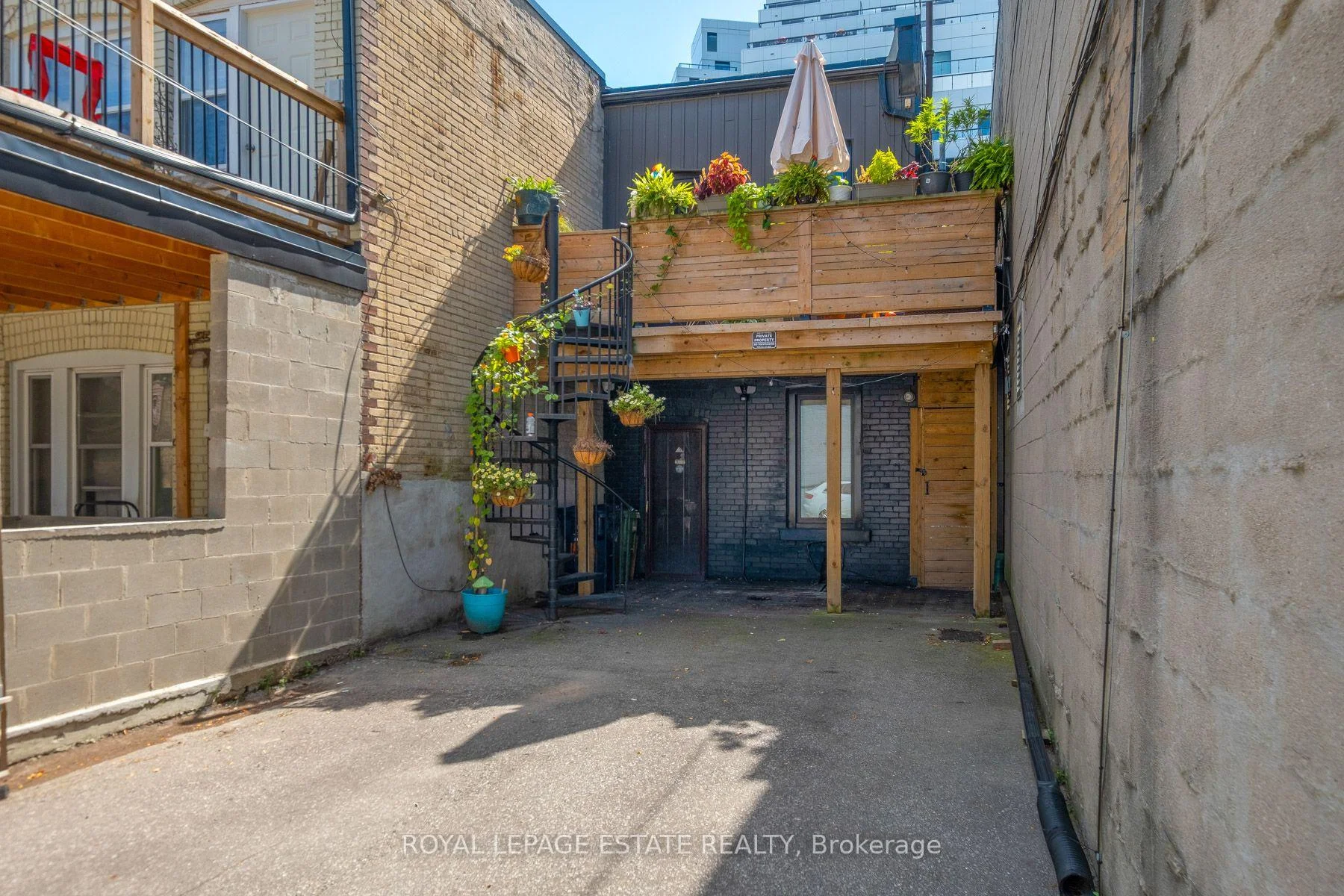 Photo 16 of 1562 Queen Street E, Toronto, Greenwood-Coxwell — HOMEH