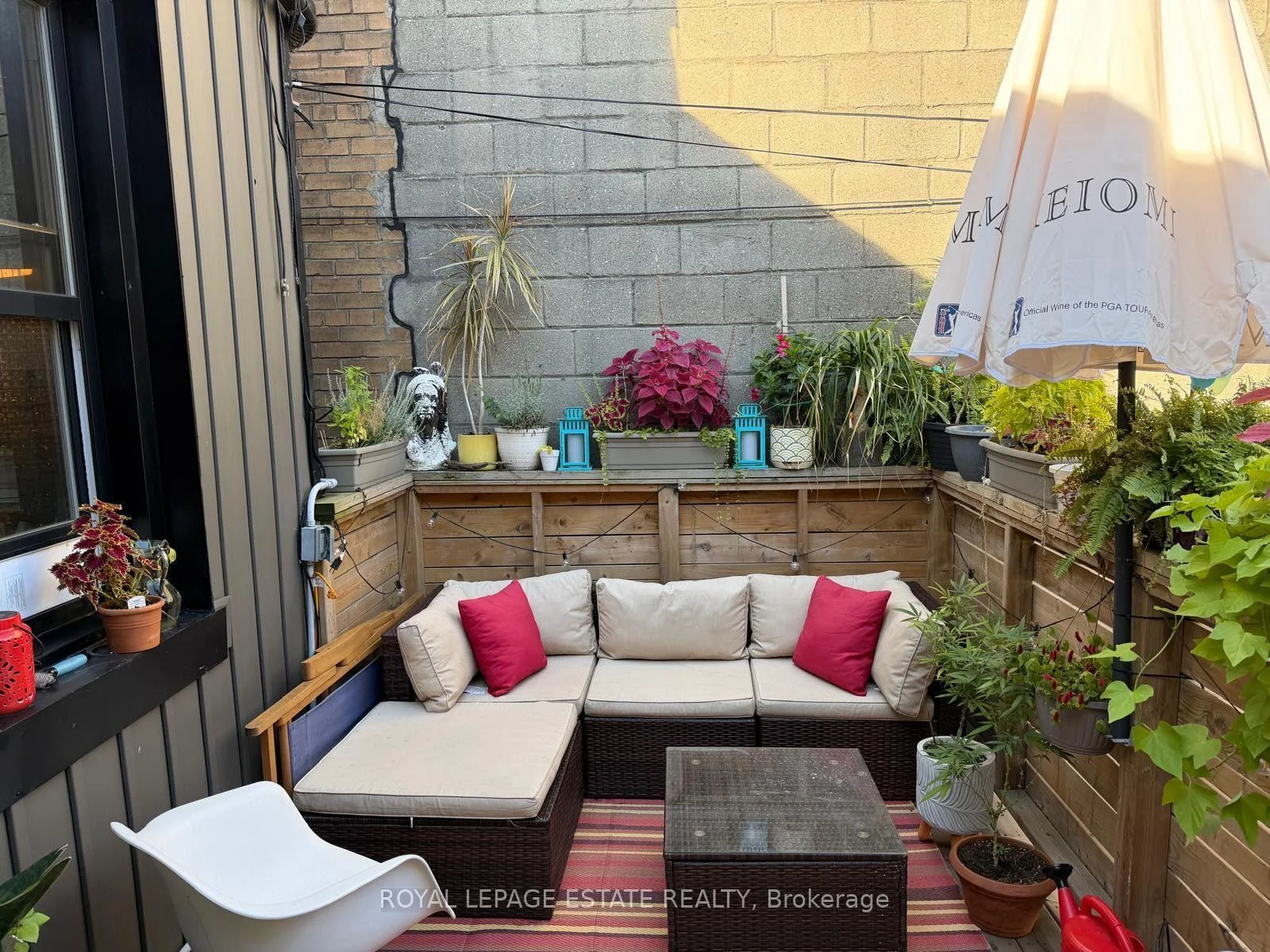 Photo 23 of 1562 Queen Street E, Toronto, Greenwood-Coxwell — HOMEH