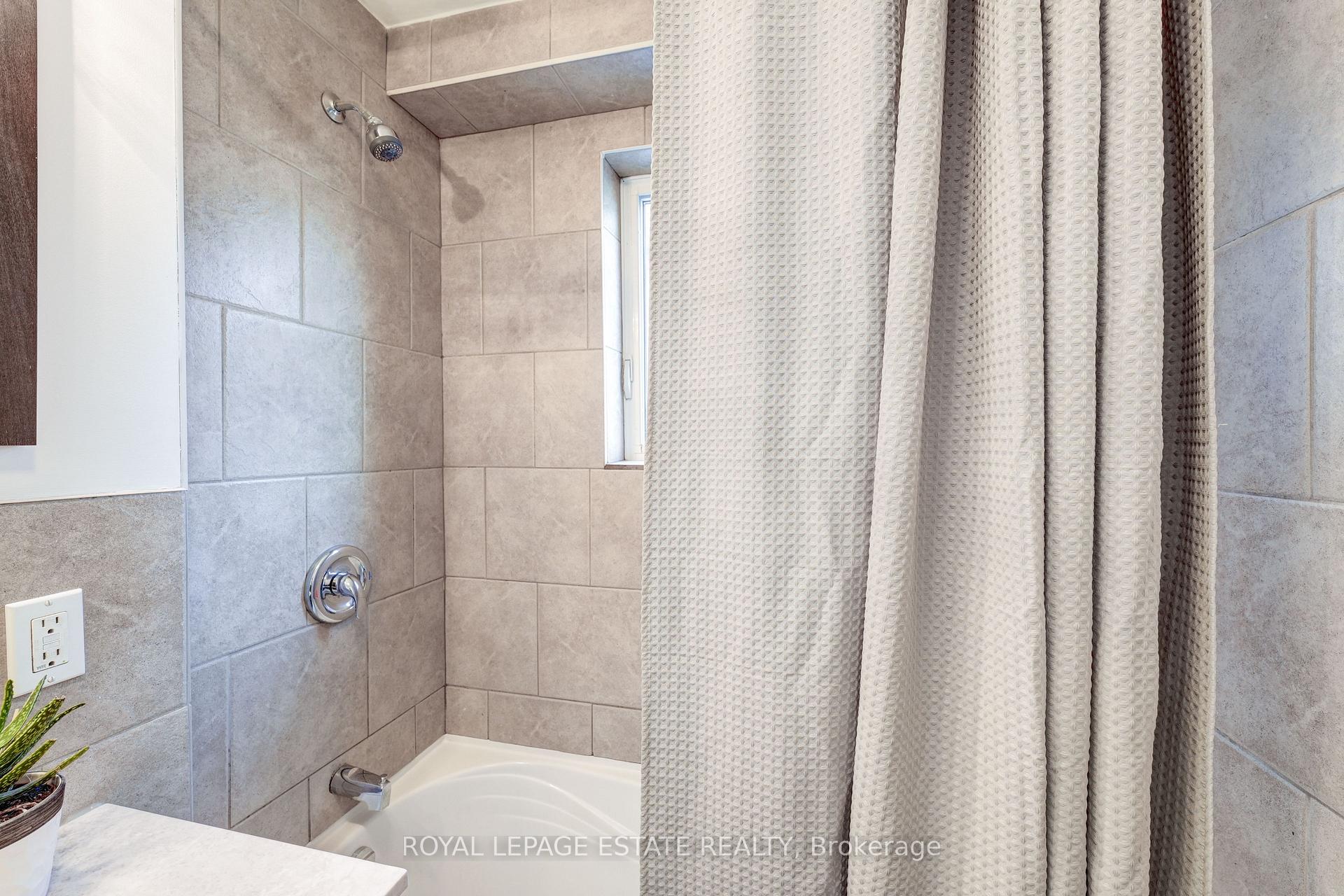 Photo 32 of 1398 Queen Street E, Toronto, Greenwood-Coxwell — HOMEH