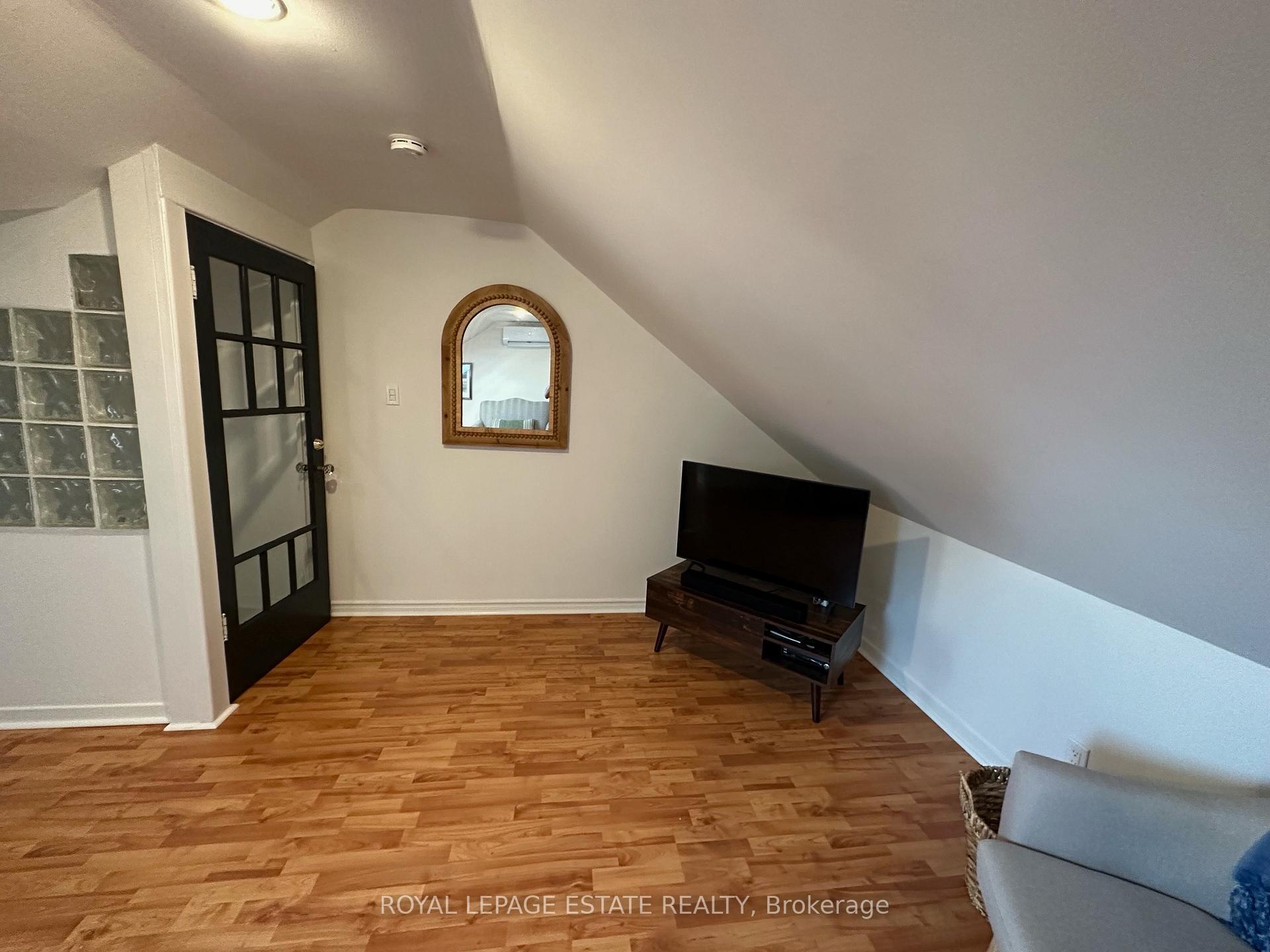 Photo 44 of 1398 Queen Street E, Toronto, Greenwood-Coxwell — HOMEH