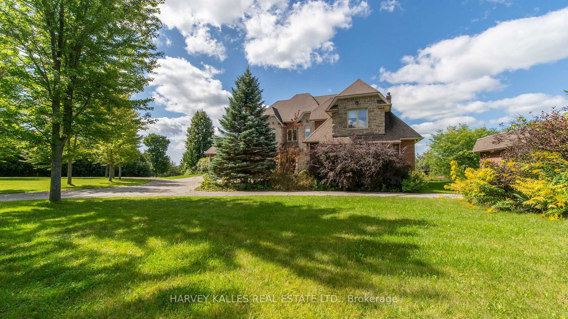 Photo 3 of 7472 Ashburn Road, Whitby, Rural Whitby — HOMEH