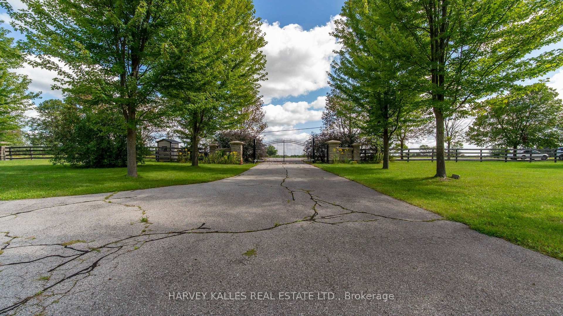 Photo 6 of 7472 Ashburn Road, Whitby, Rural Whitby — HOMEH
