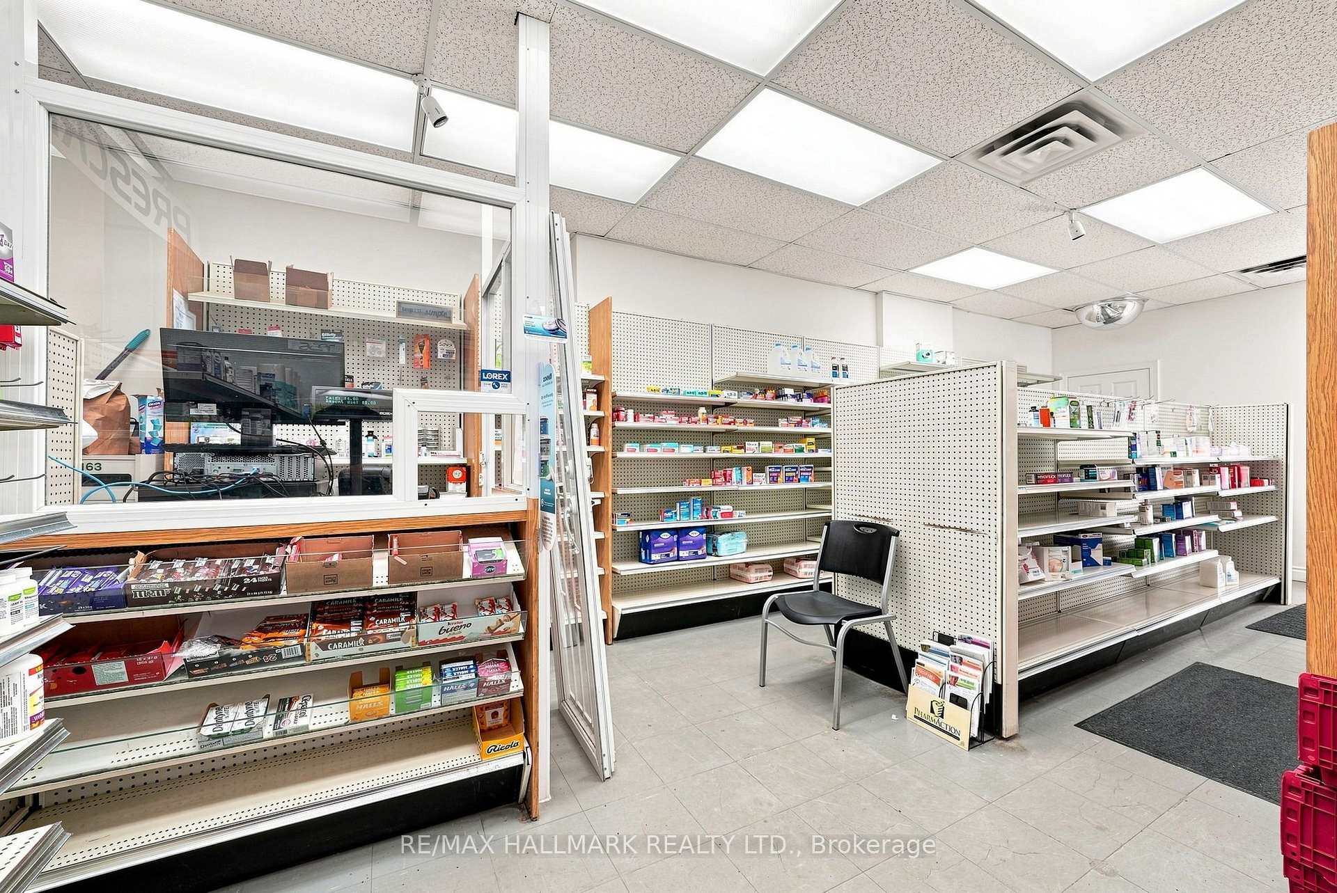 Photo 11 of 1568 Queen Street E, Toronto, Greenwood-Coxwell — HOMEH