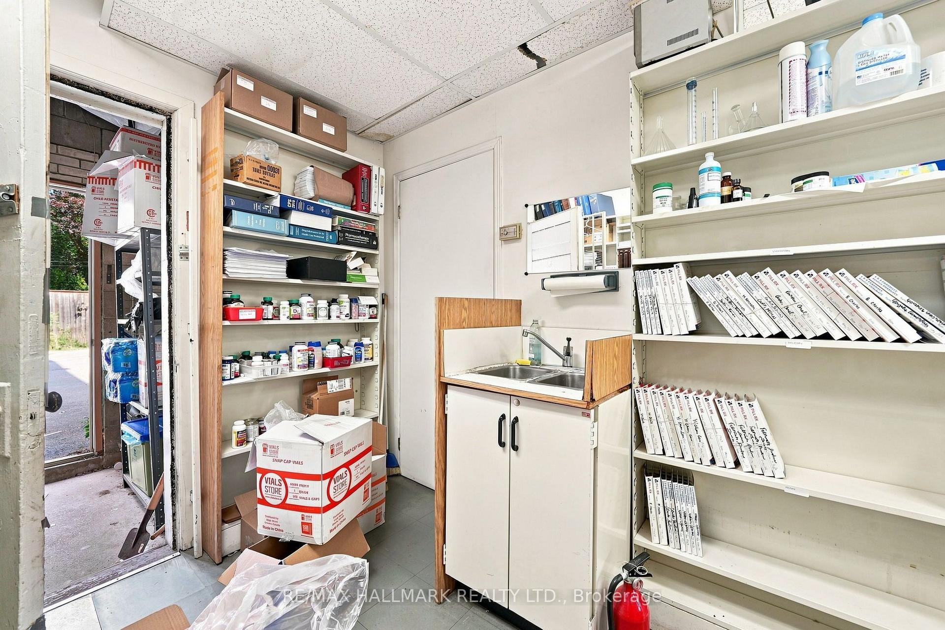 Photo 15 of 1568 Queen Street E, Toronto, Greenwood-Coxwell — HOMEH