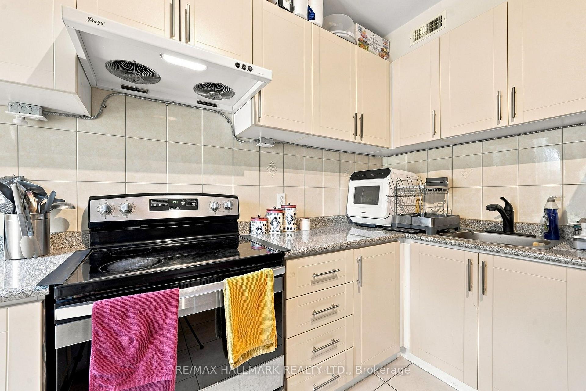 Photo 32 of 1568 Queen Street E, Toronto, Greenwood-Coxwell — HOMEH