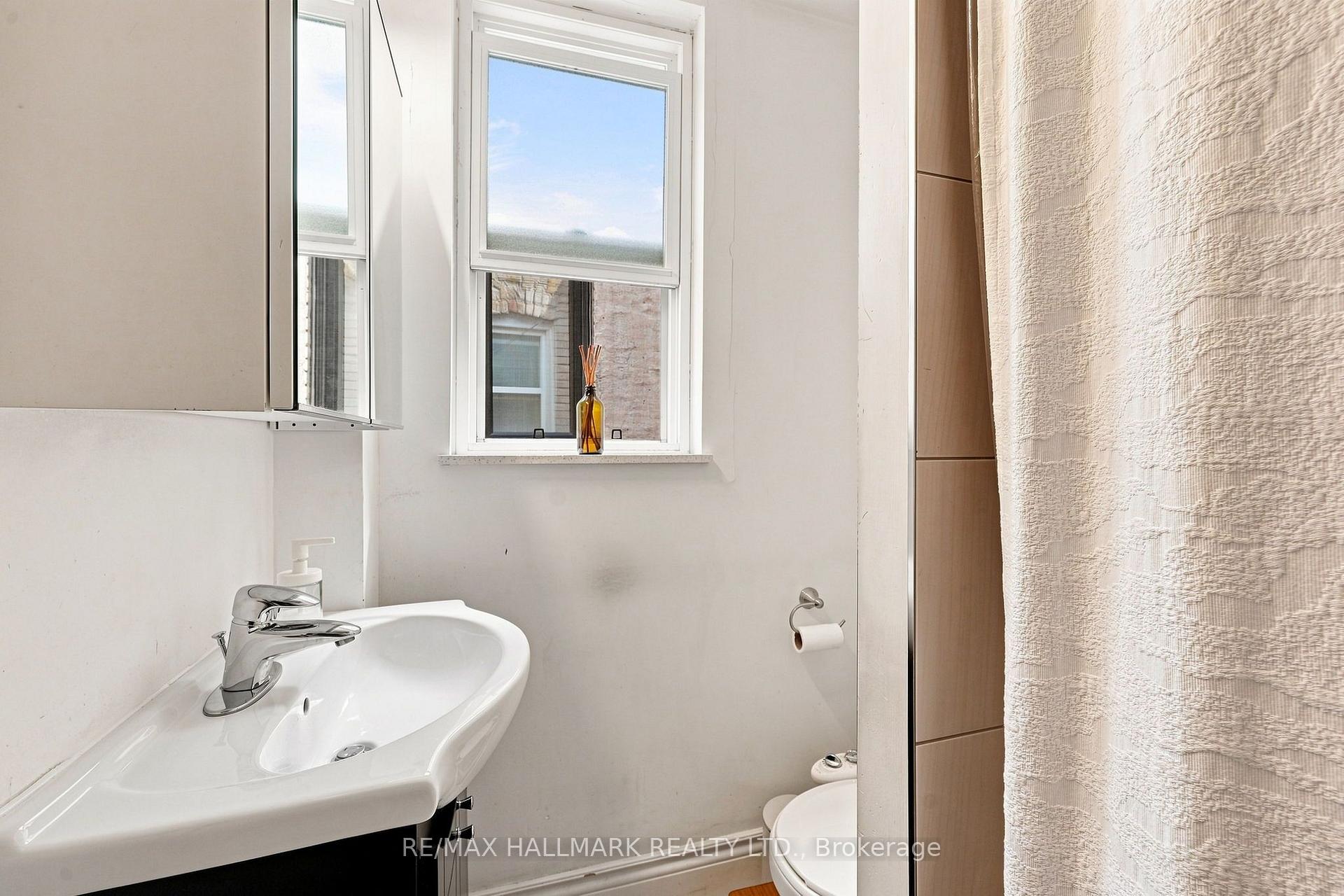 Photo 38 of 1568 Queen Street E, Toronto, Greenwood-Coxwell — HOMEH