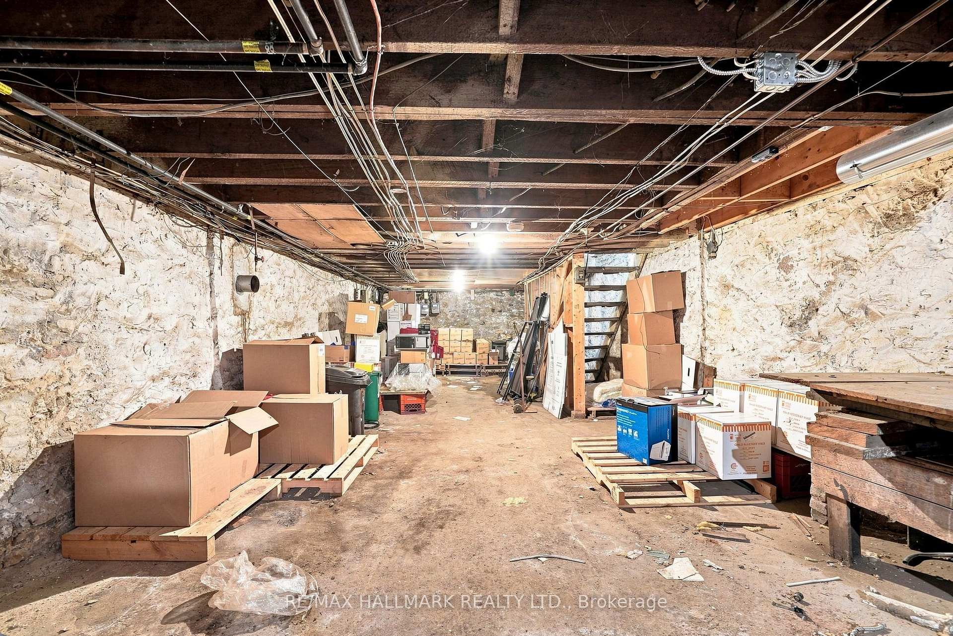 Photo 43 of 1568 Queen Street E, Toronto, Greenwood-Coxwell — HOMEH