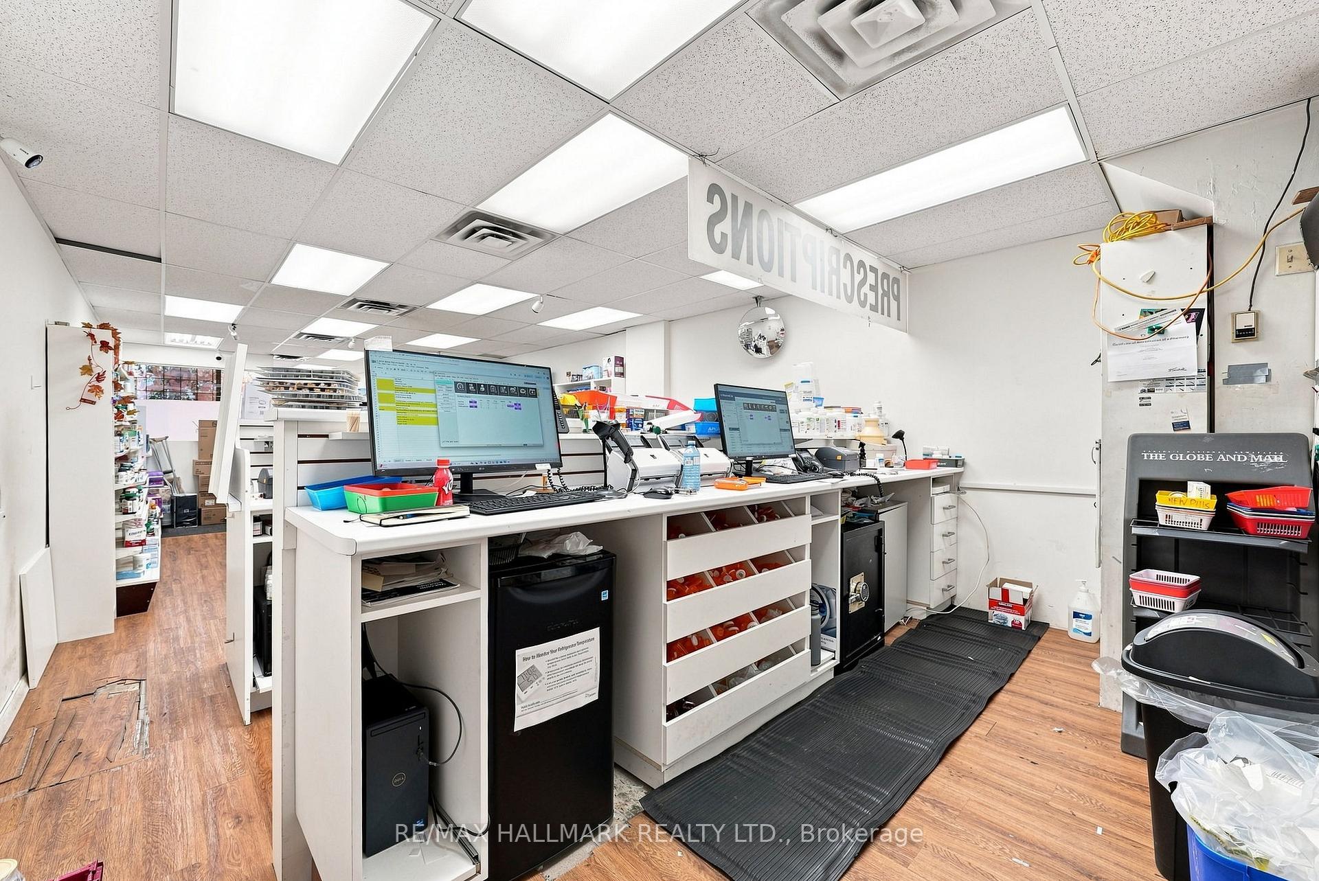 Photo 12 of 1485 Gerrard Street E, Toronto, Greenwood-Coxwell — HOMEH