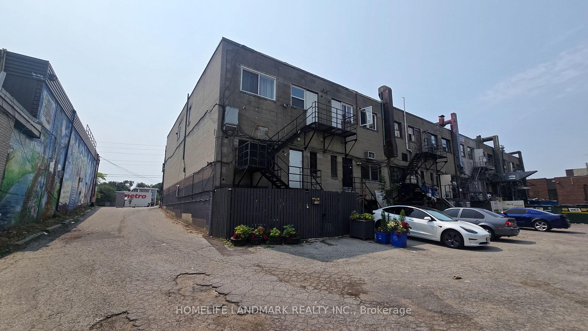 Photo 4 of 3226 Eglinton Avenue E, Scarborough, Scarborough Village — HOMEH