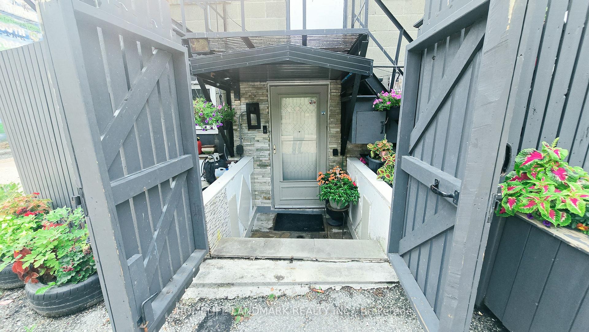 Photo 5 of 3226 Eglinton Avenue E, Scarborough, Scarborough Village — HOMEH