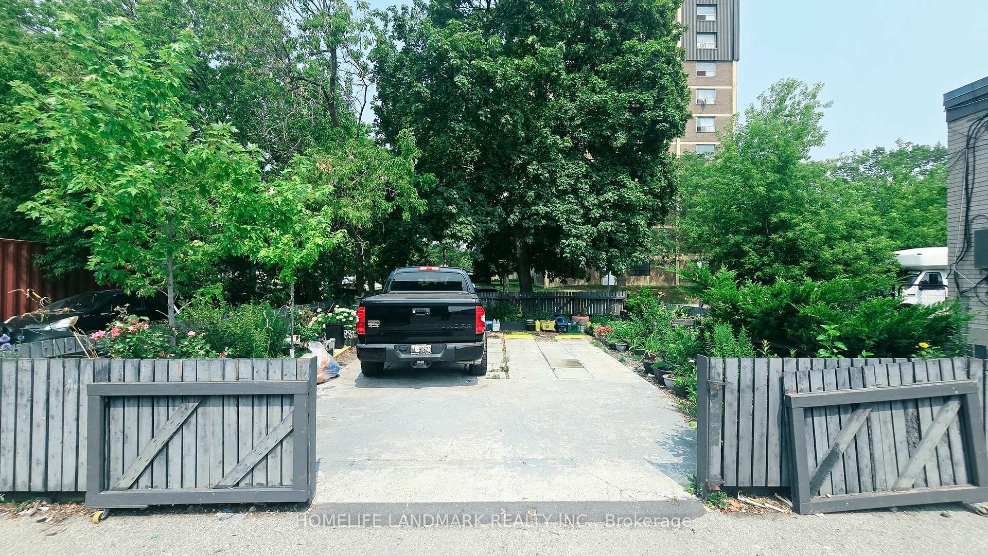 Photo 7 of 3226 Eglinton Avenue E, Scarborough, Scarborough Village — HOMEH