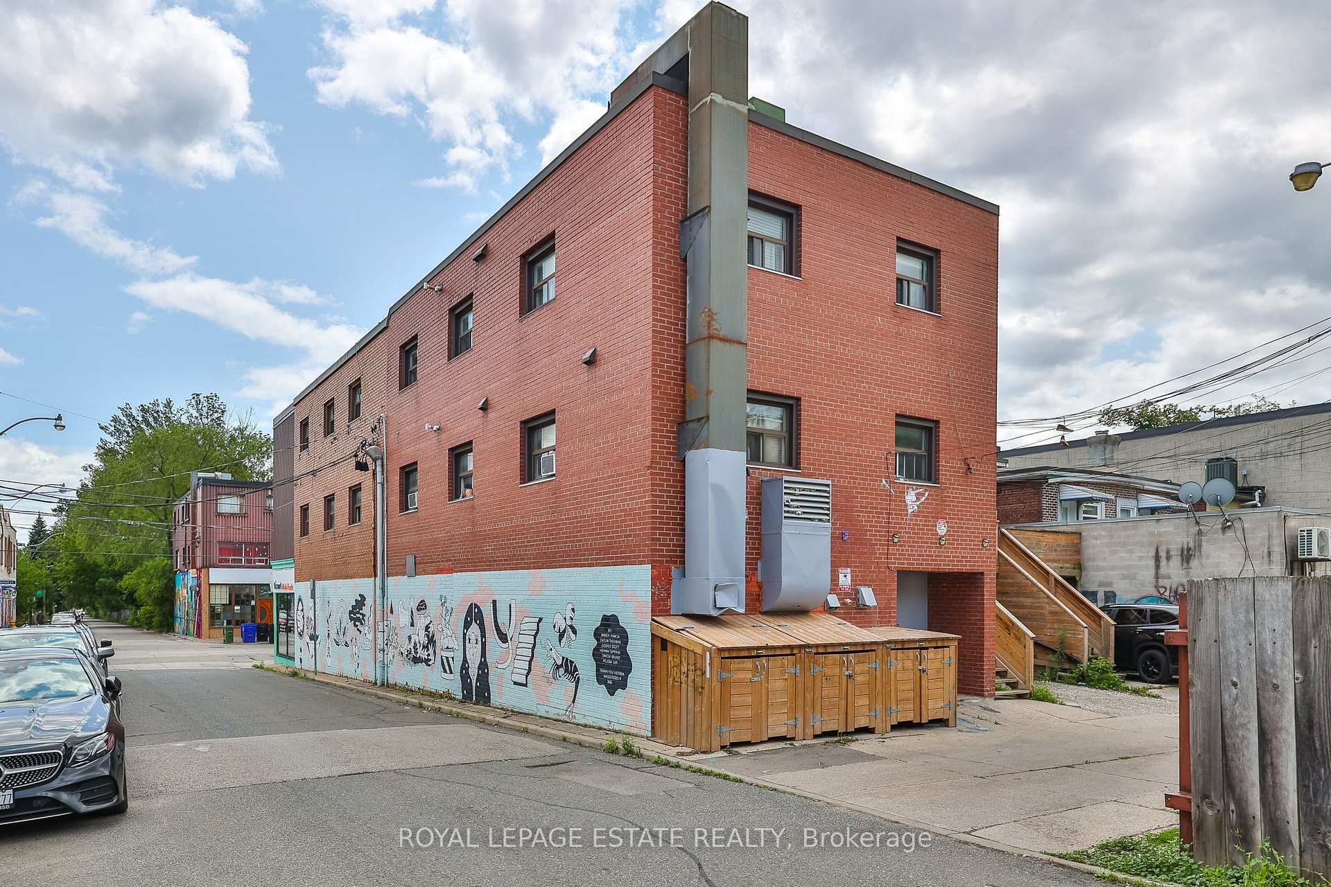 Photo 2 of 1450 Gerrard Street E, Toronto, Greenwood-Coxwell — HOMEH