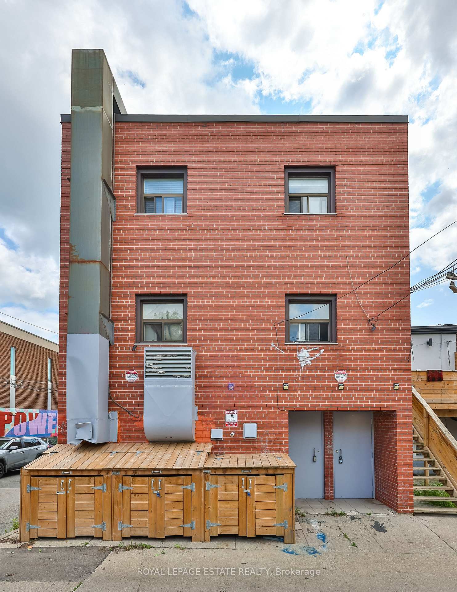Photo 3 of 1450 Gerrard Street E, Toronto, Greenwood-Coxwell — HOMEH