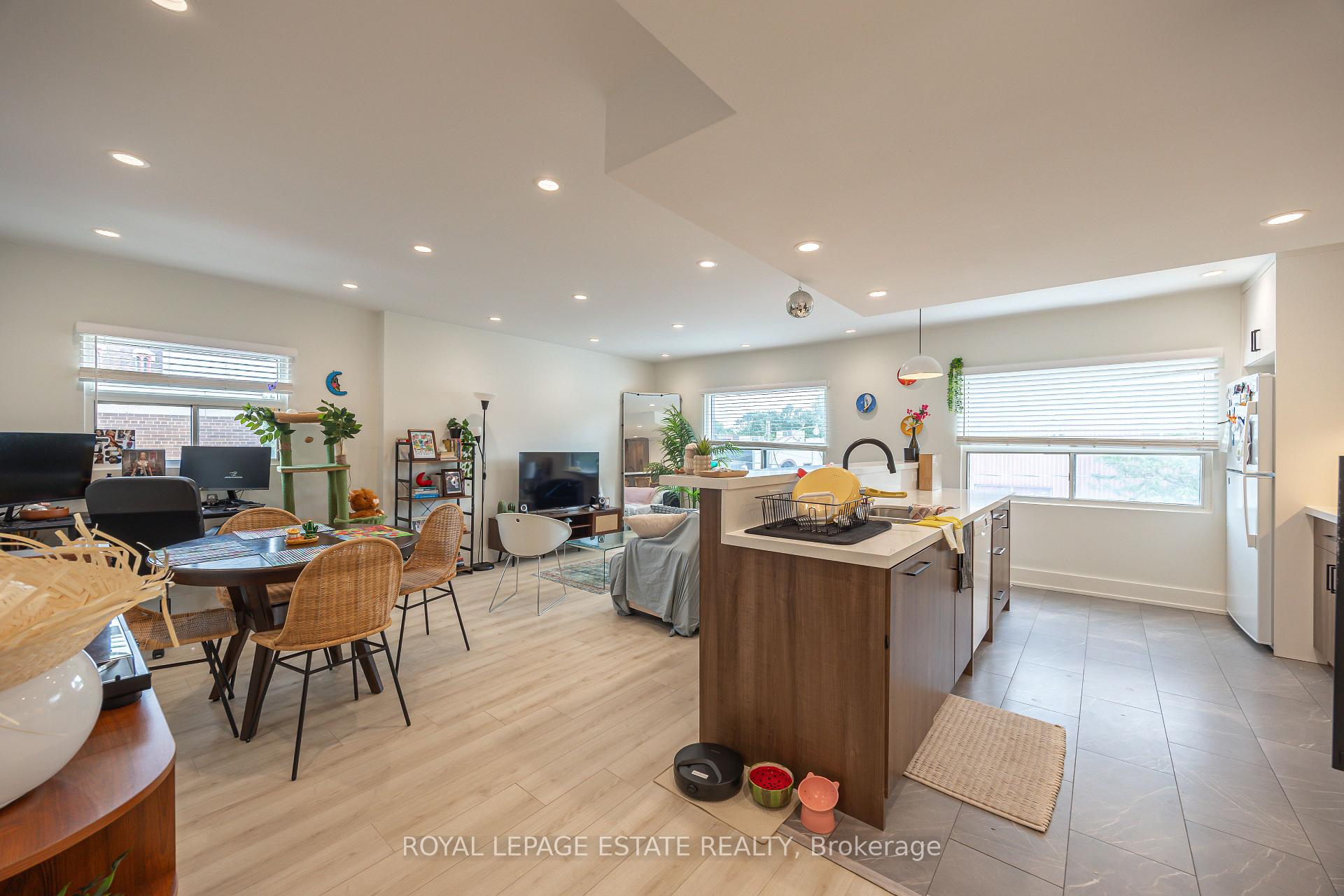 Photo 13 of 1450 Gerrard Street E, Toronto, Greenwood-Coxwell — HOMEH