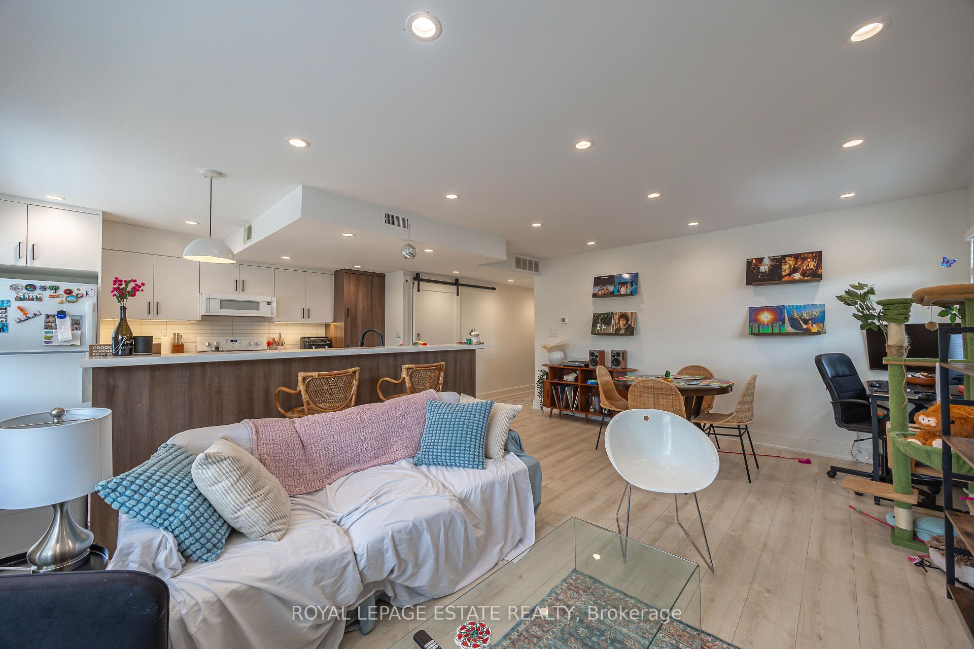 Photo 14 of 1450 Gerrard Street E, Toronto, Greenwood-Coxwell — HOMEH