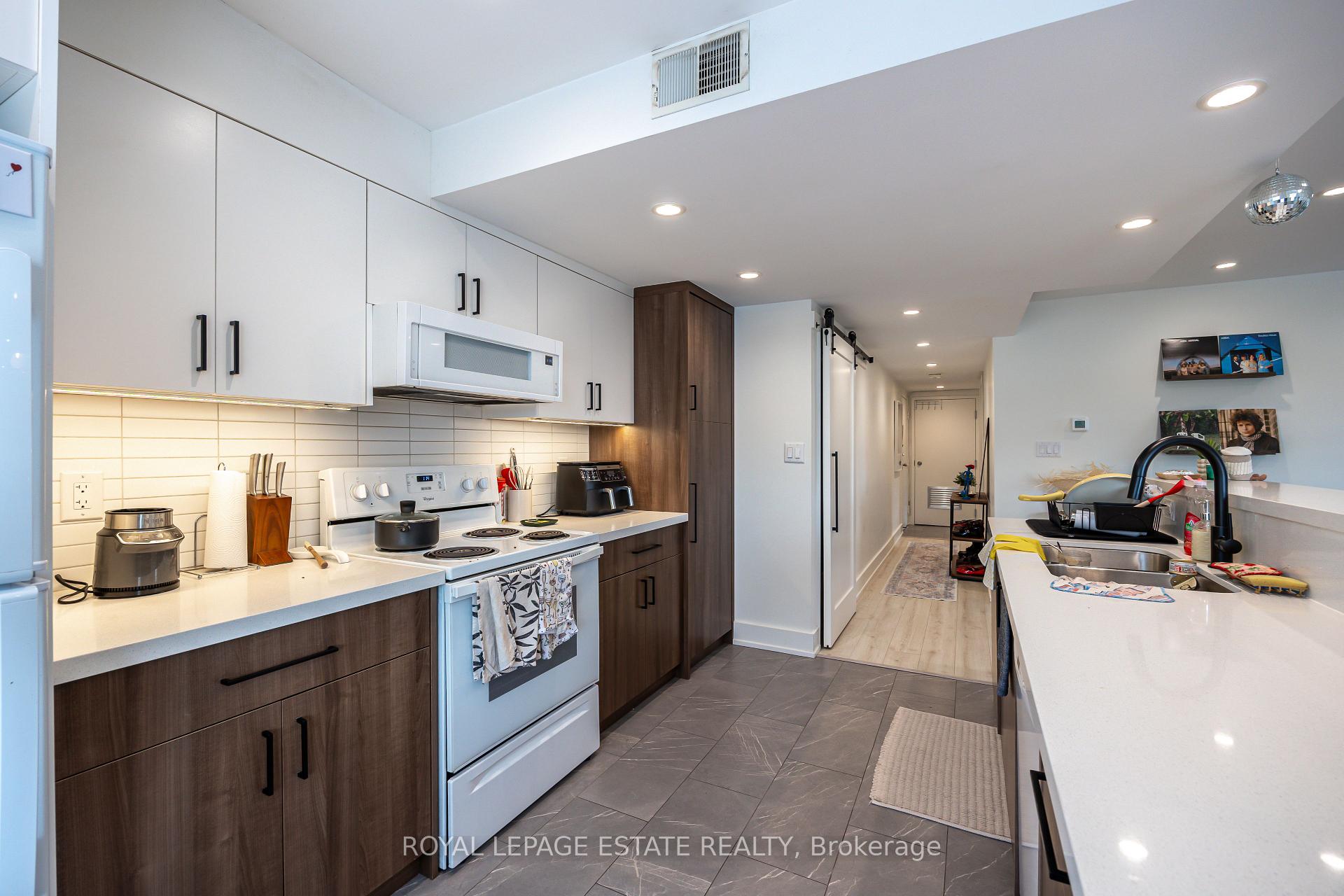 Photo 15 of 1450 Gerrard Street E, Toronto, Greenwood-Coxwell — HOMEH