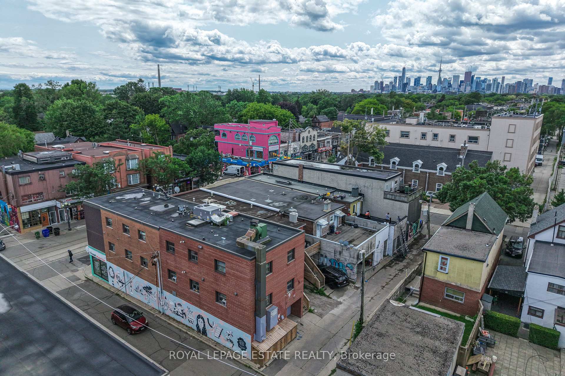Photo 20 of 1450 Gerrard Street E, Toronto, Greenwood-Coxwell — HOMEH