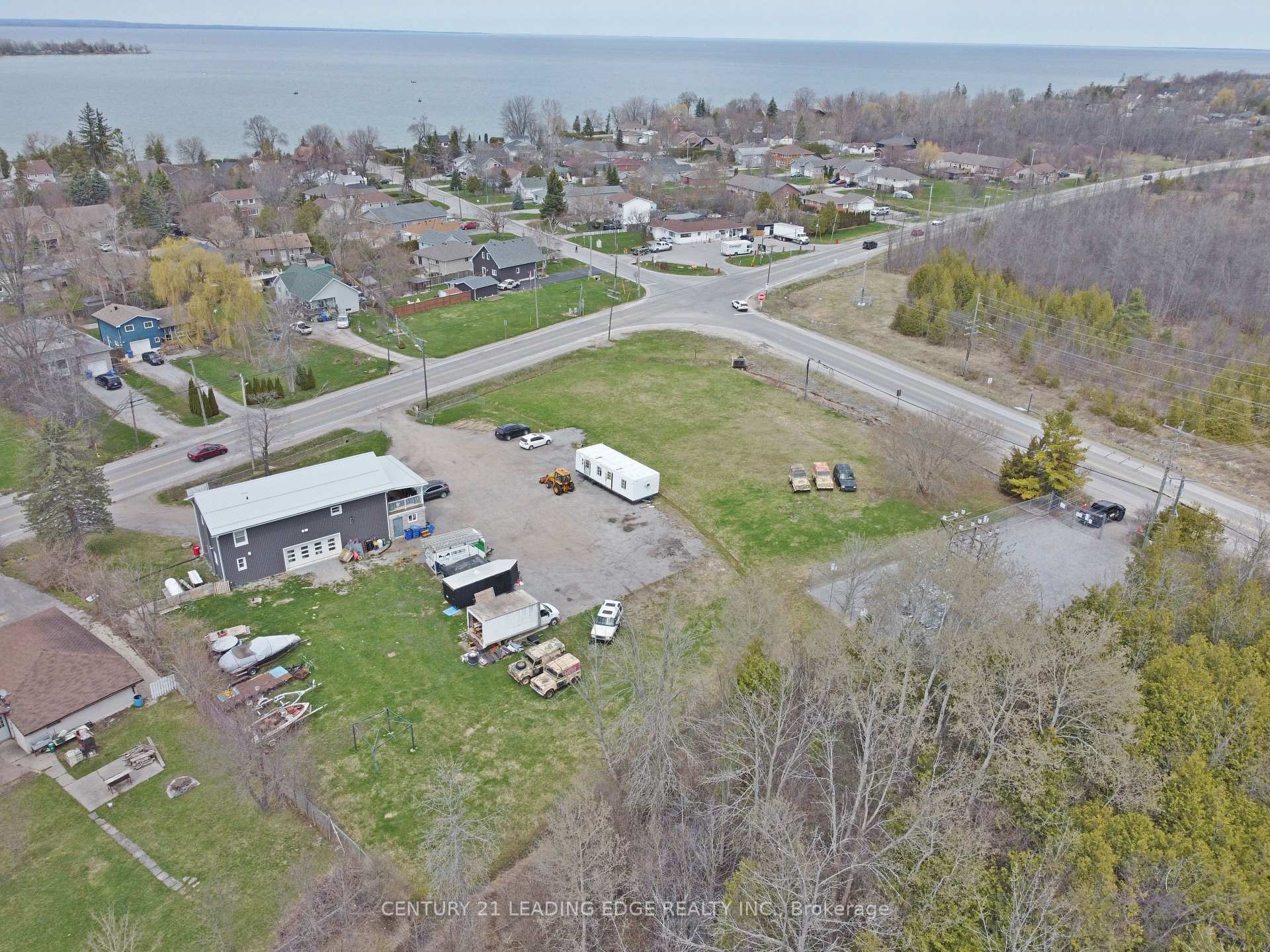 Photo 4 of 1035 Metro Road N, Georgina, Historic Lakeshore Communities — HOMEH
