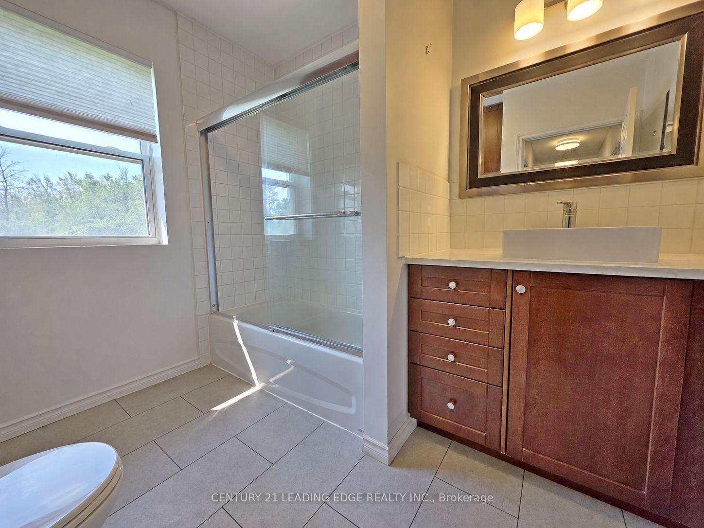 Photo 20 of 1035 Metro Road N, Georgina, Historic Lakeshore Communities — HOMEH