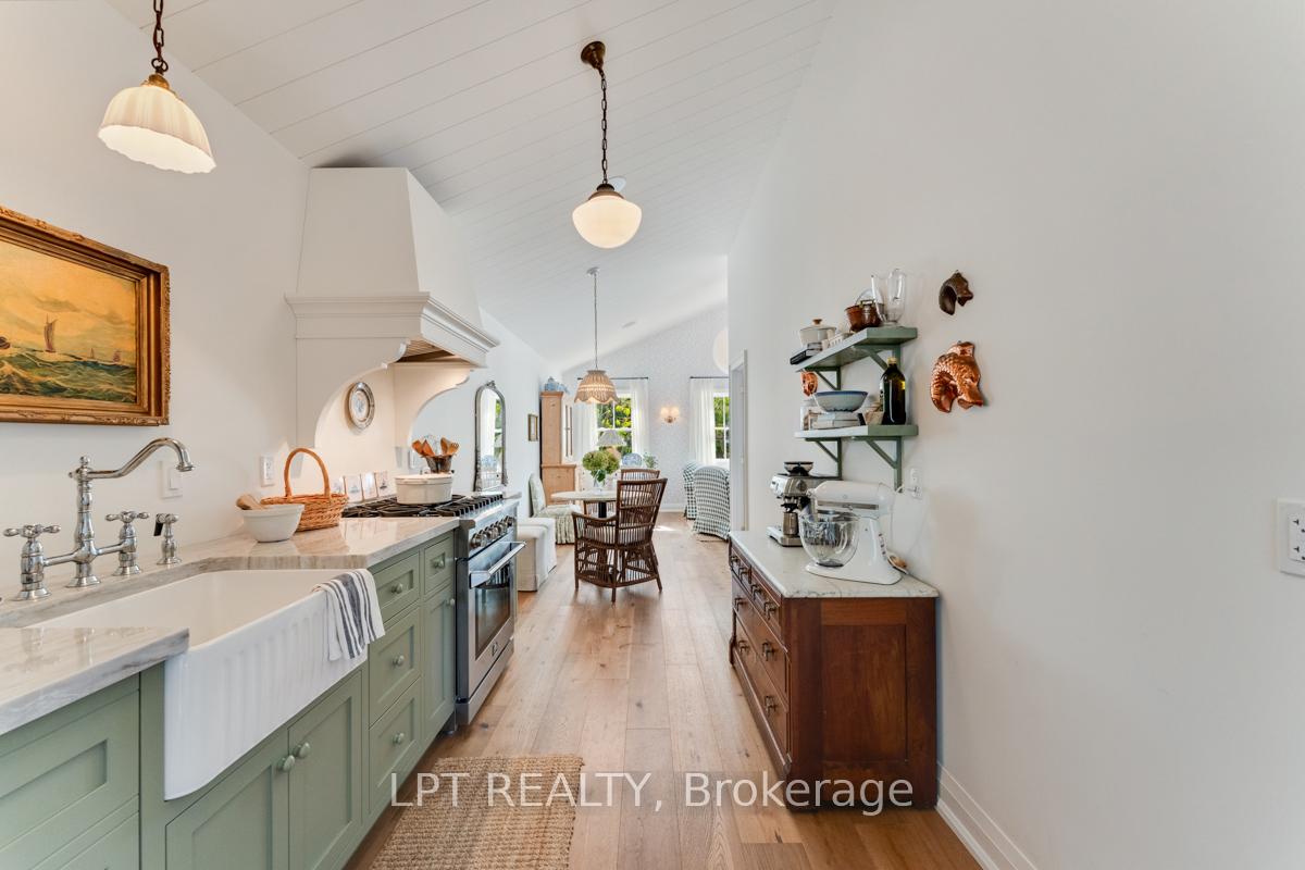 Photo 18 of 944 Lake Drive E, Georgina, Sutton & Jackson's Point — HOMEH