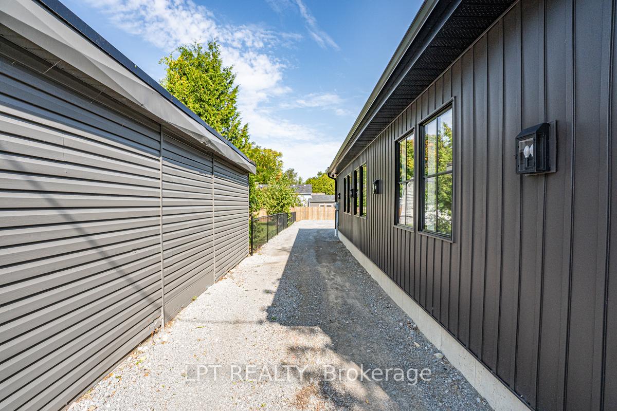 Photo 40 of 944 Lake Drive E, Georgina, Sutton & Jackson's Point — HOMEH
