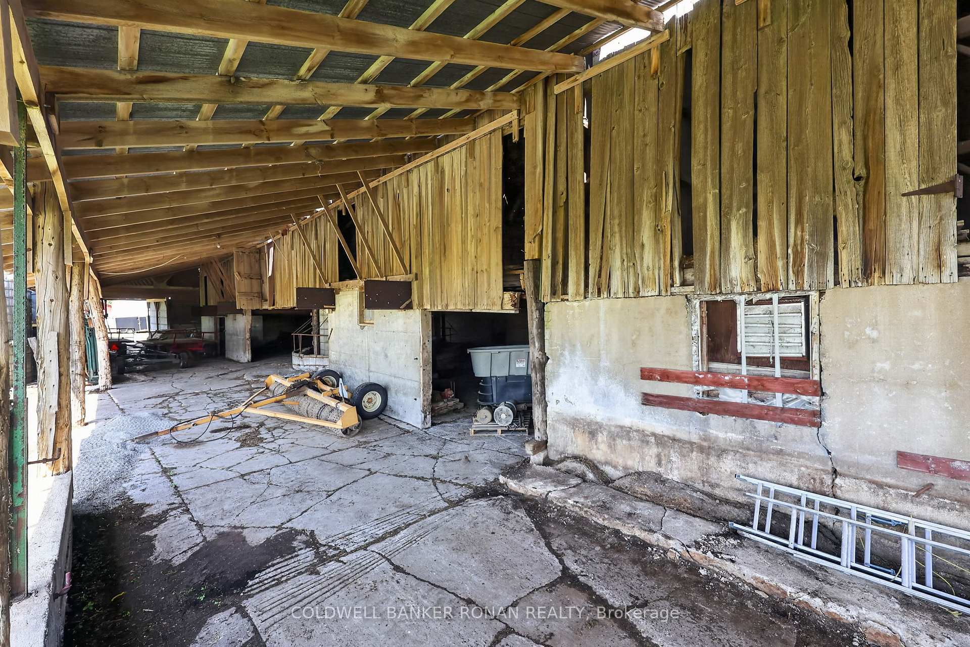 Photo 36 of 8562/8587 6th Line, Essa, Rural Essa — HOMEH