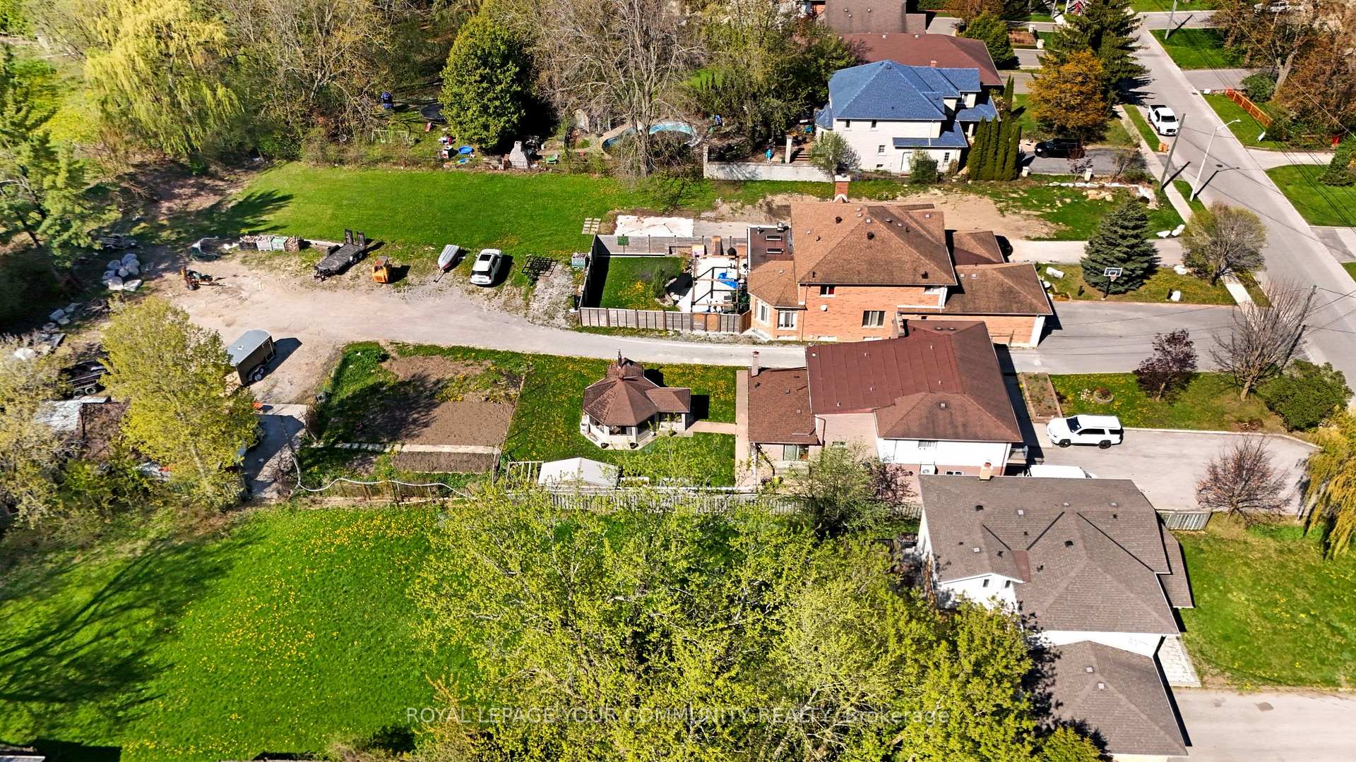 Photo 10 of 197 Douglas Road, Richmond Hill, Oak Ridges Lake Wilcox — HOMEH