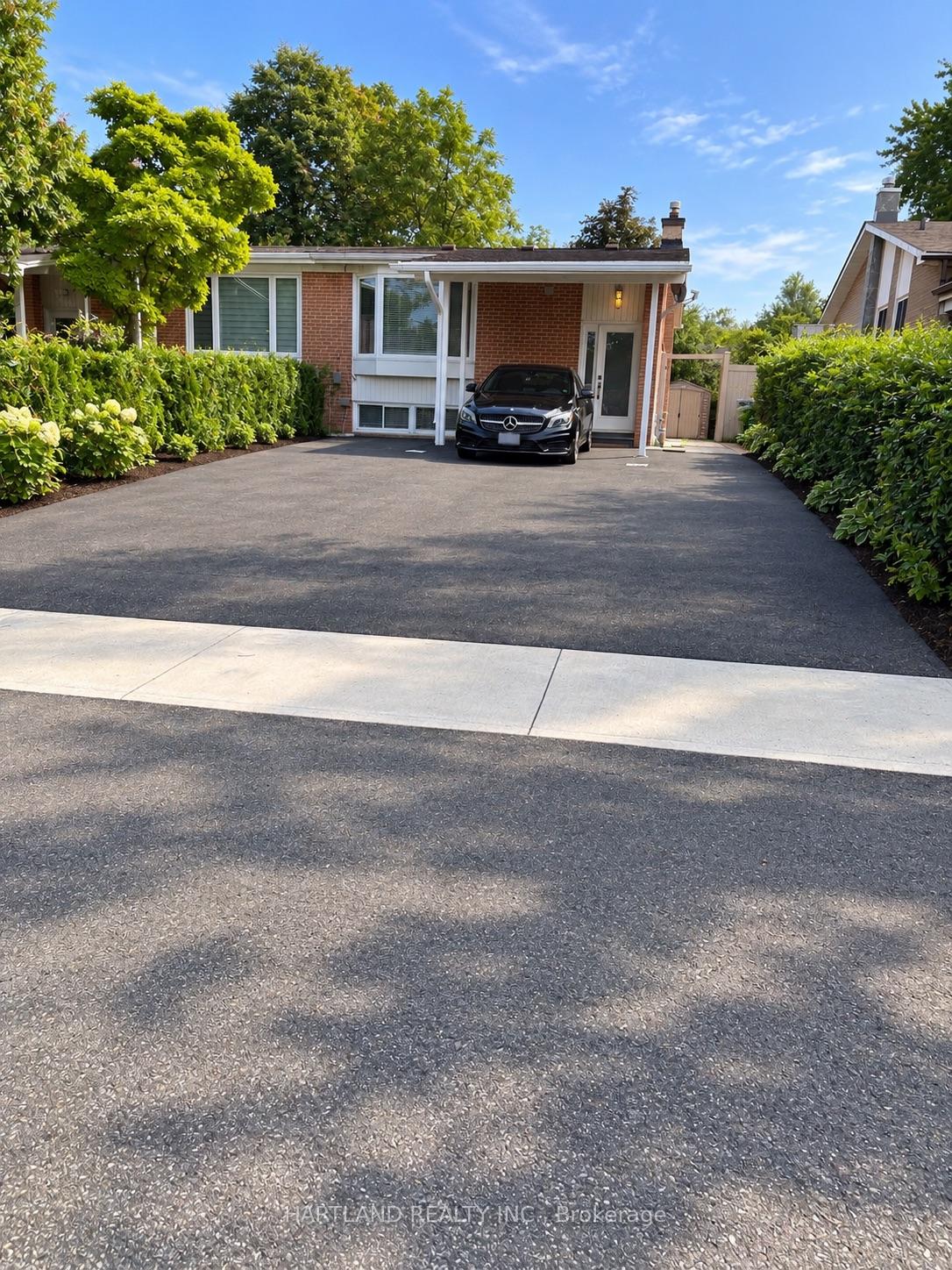 Photo 2 of 1841 Sandgate Crescent, Mississauga, Clarkson — HOMEH