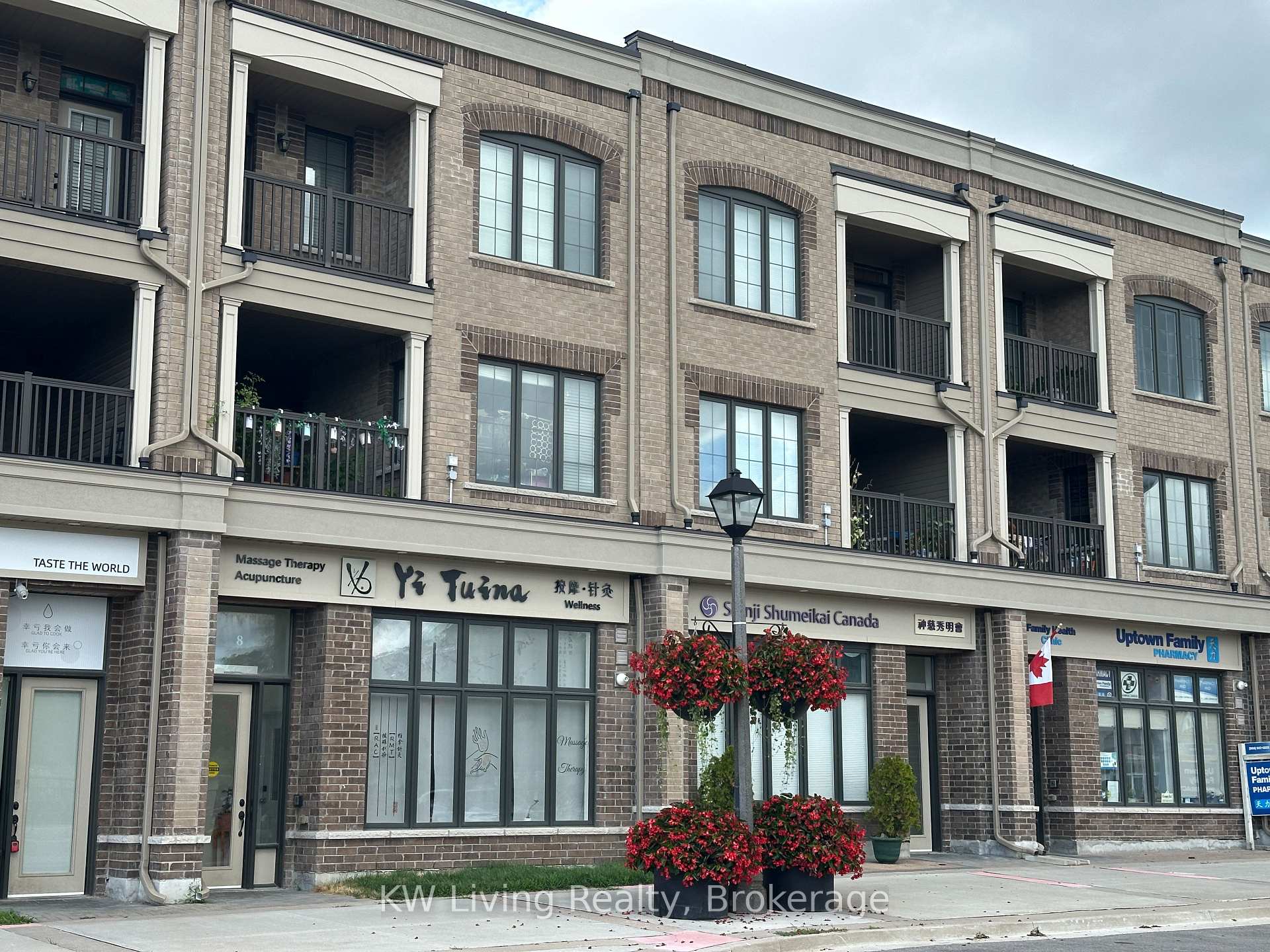 Photo 2 of 8 Nipigon Avenue, Markham, Berczy — HOMEH
