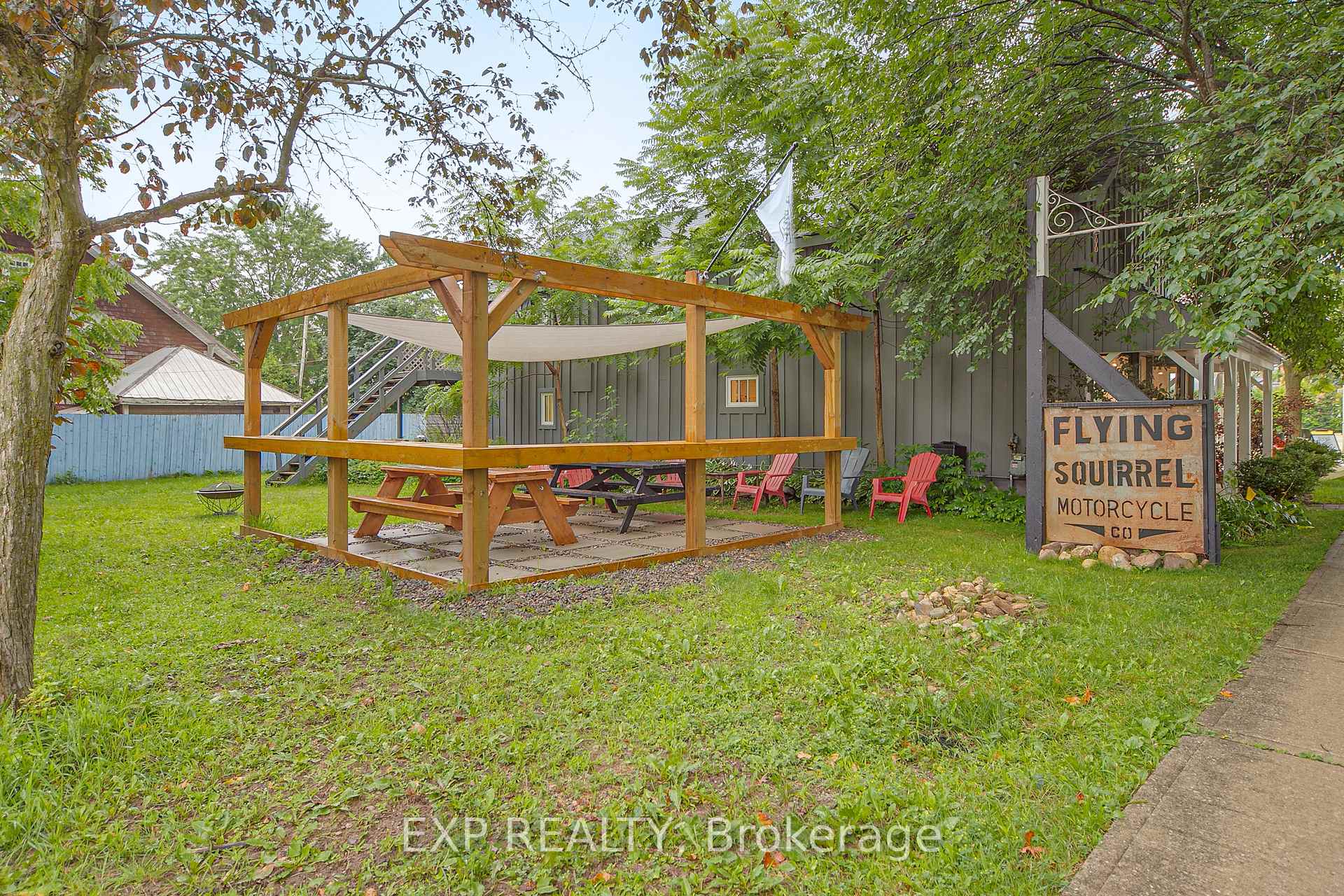 Photo 7 of 2 Francis Street E, Clearview, Creemore — HOMEH