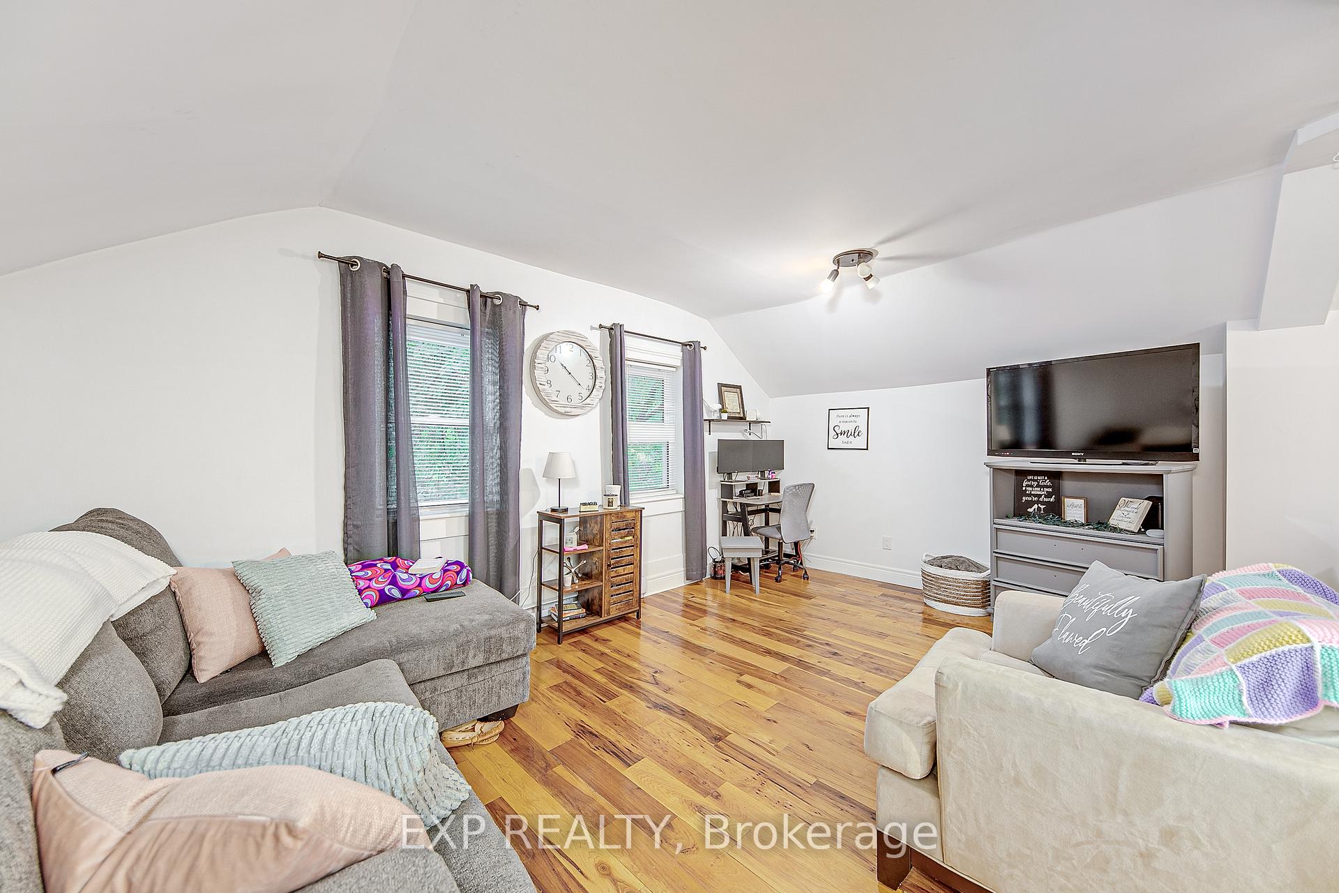 Photo 34 of 2 Francis Street E, Clearview, Creemore — HOMEH