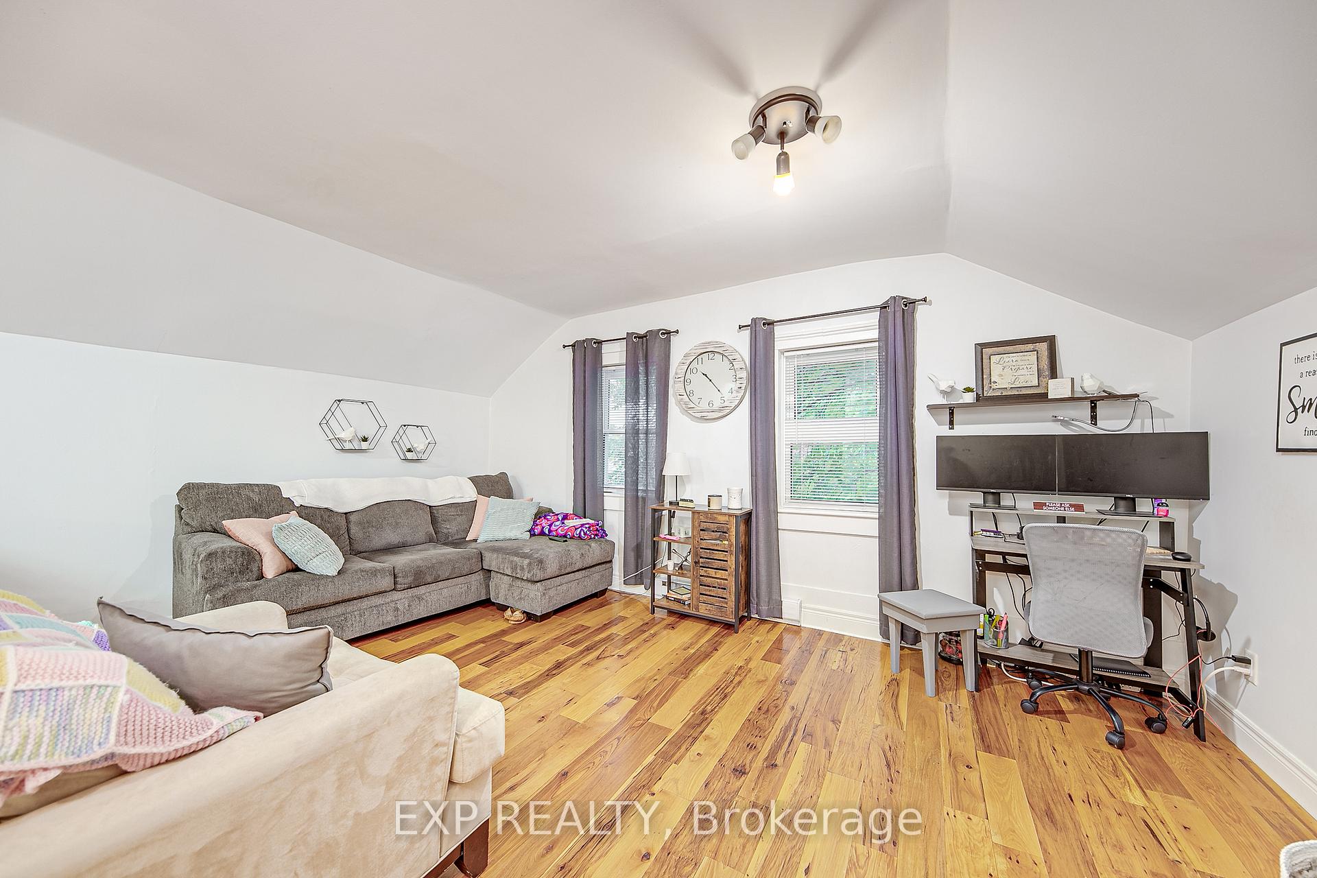 Photo 36 of 2 Francis Street E, Clearview, Creemore — HOMEH