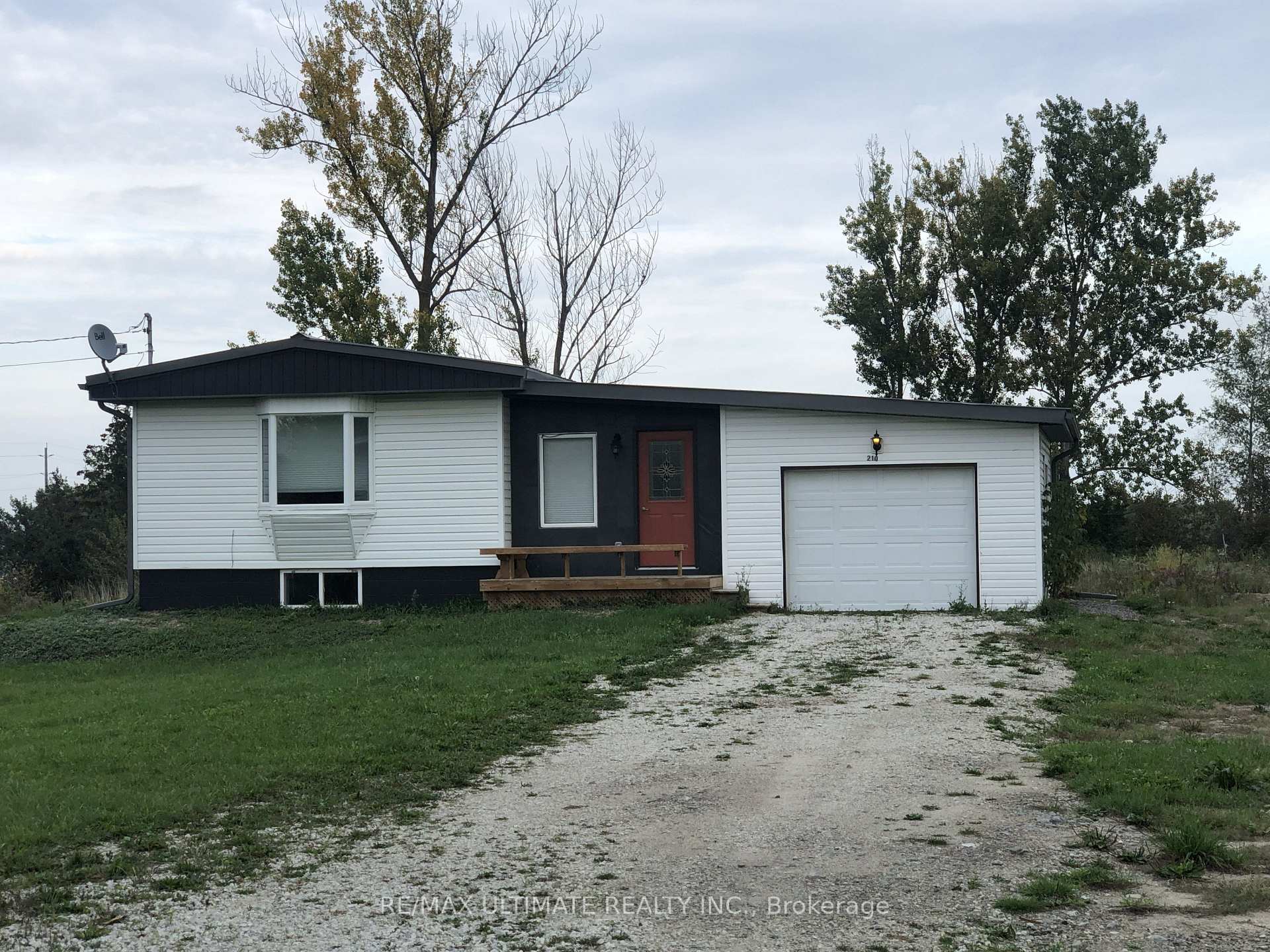 Photo 3 of 210 Side Street, Clearview, Stayner — HOMEH
