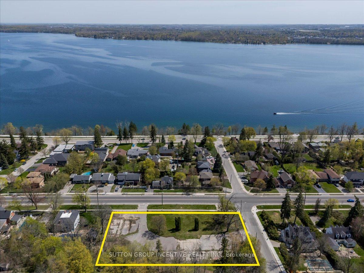 Photo 2 of 114 Blake Street E, Barrie, North Shore — HOMEH