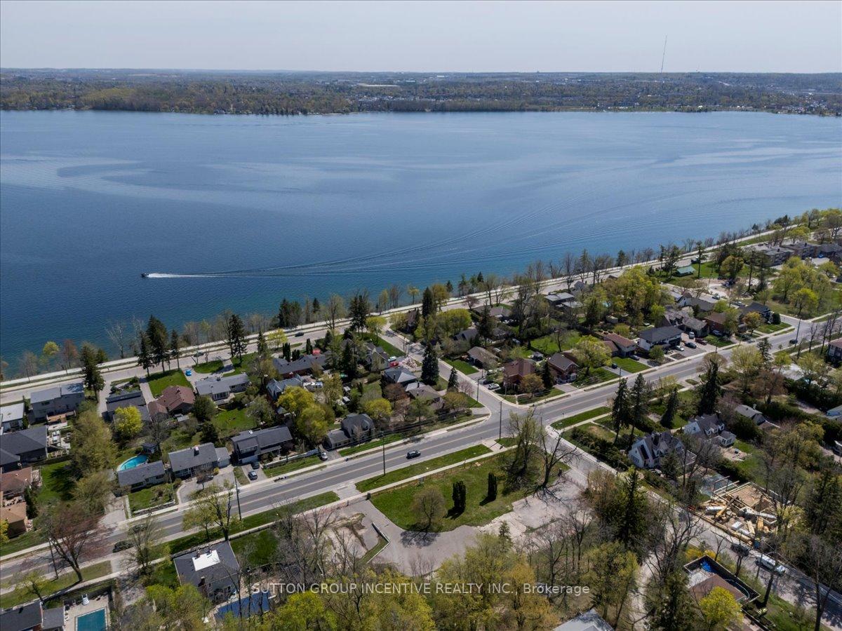 Photo 3 of 114 Blake Street E, Barrie, North Shore — HOMEH