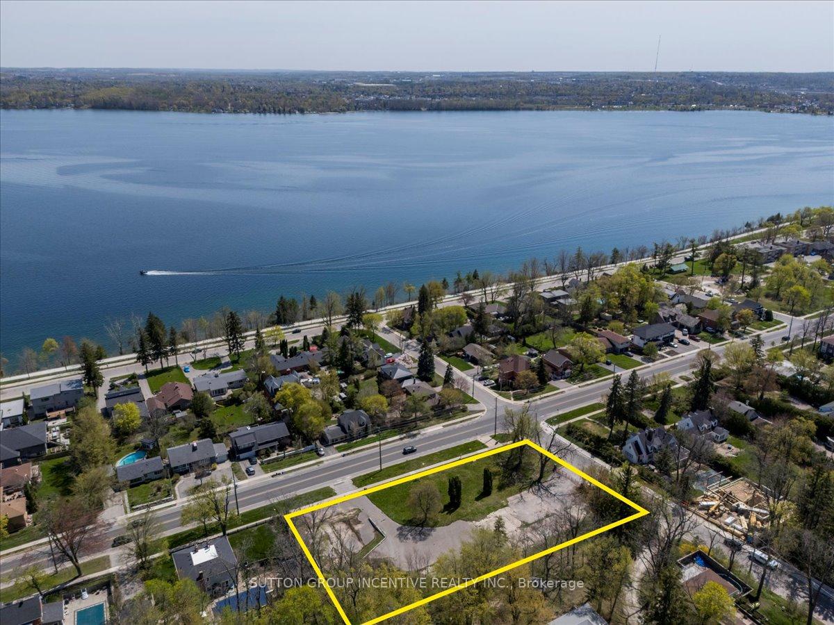 Photo 4 of 114 Blake Street E, Barrie, North Shore — HOMEH