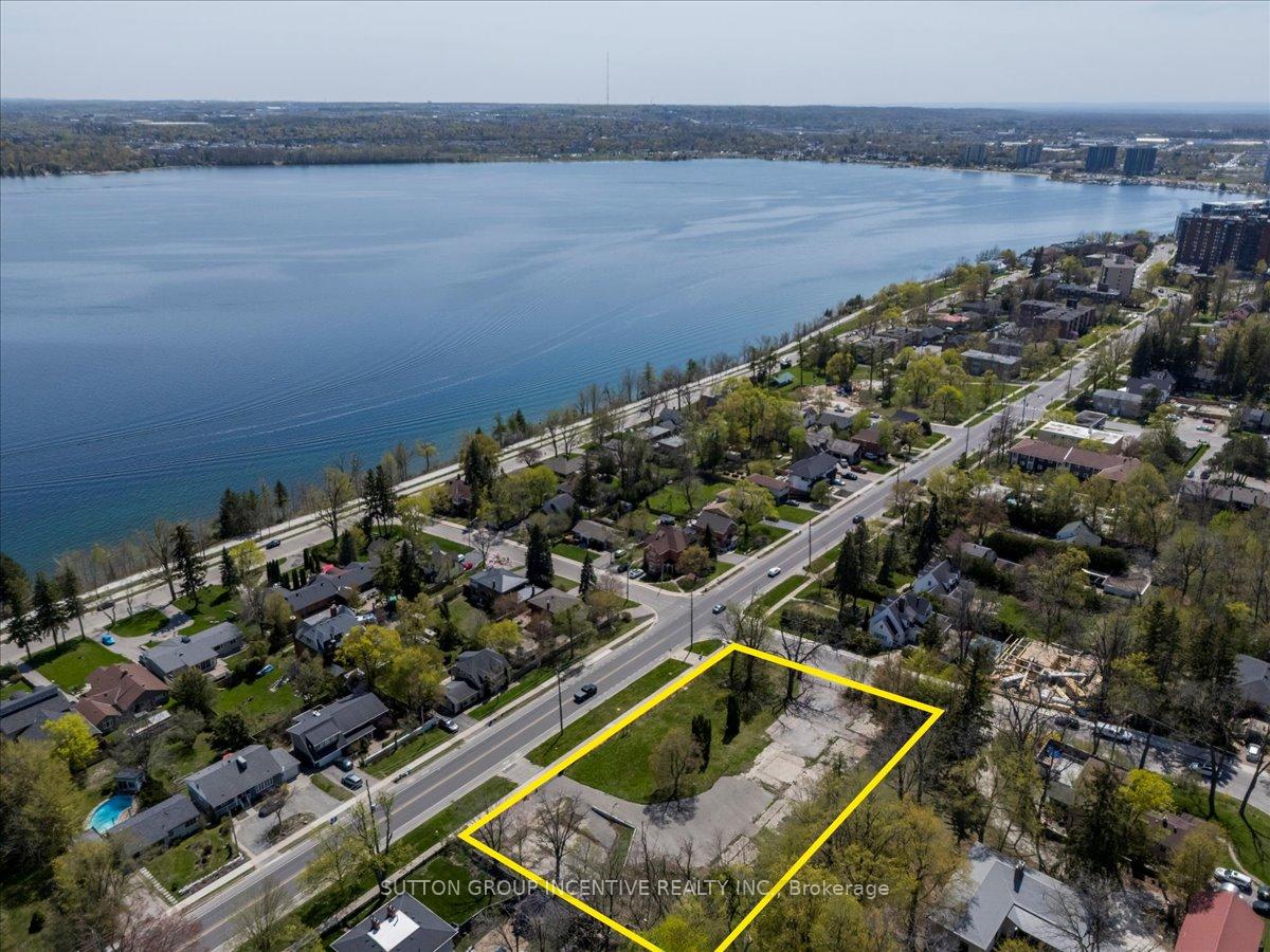 Photo 6 of 114 Blake Street E, Barrie, North Shore — HOMEH