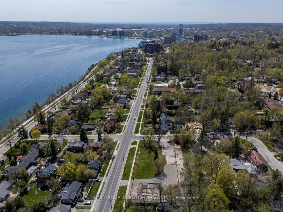 Photo 7 of 114 Blake Street E, Barrie, North Shore — HOMEH