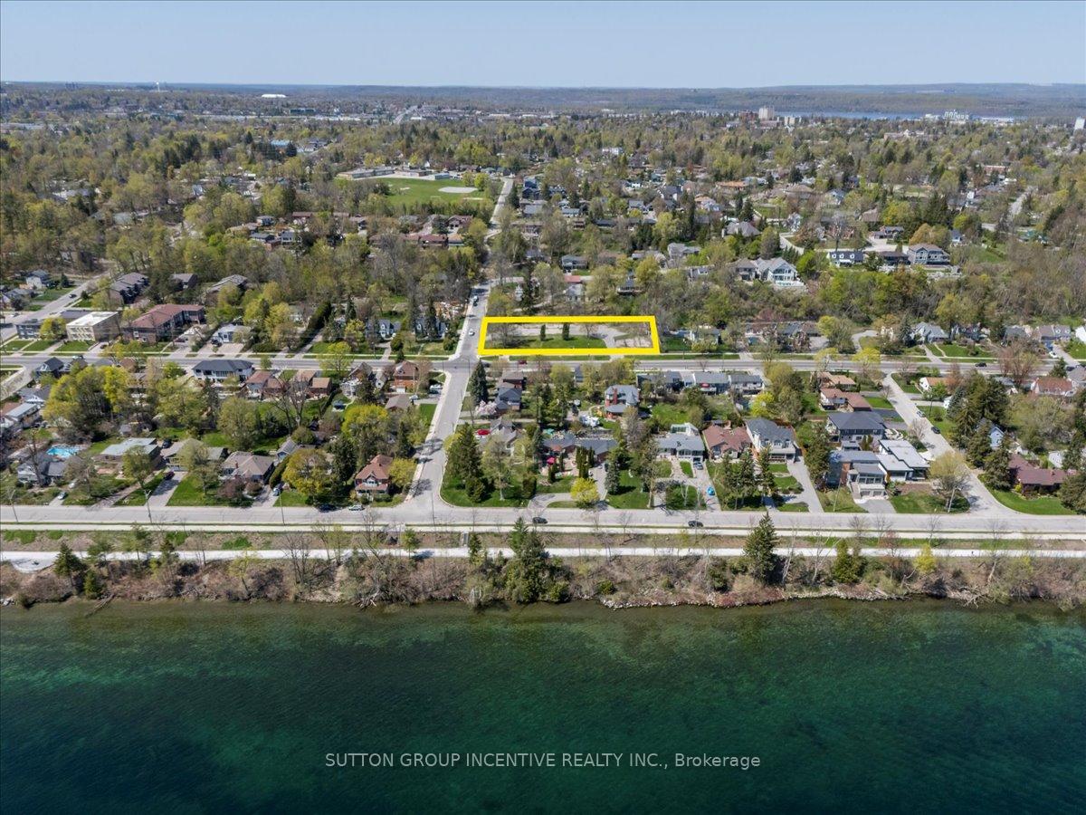 Photo 9 of 114 Blake Street E, Barrie, North Shore — HOMEH